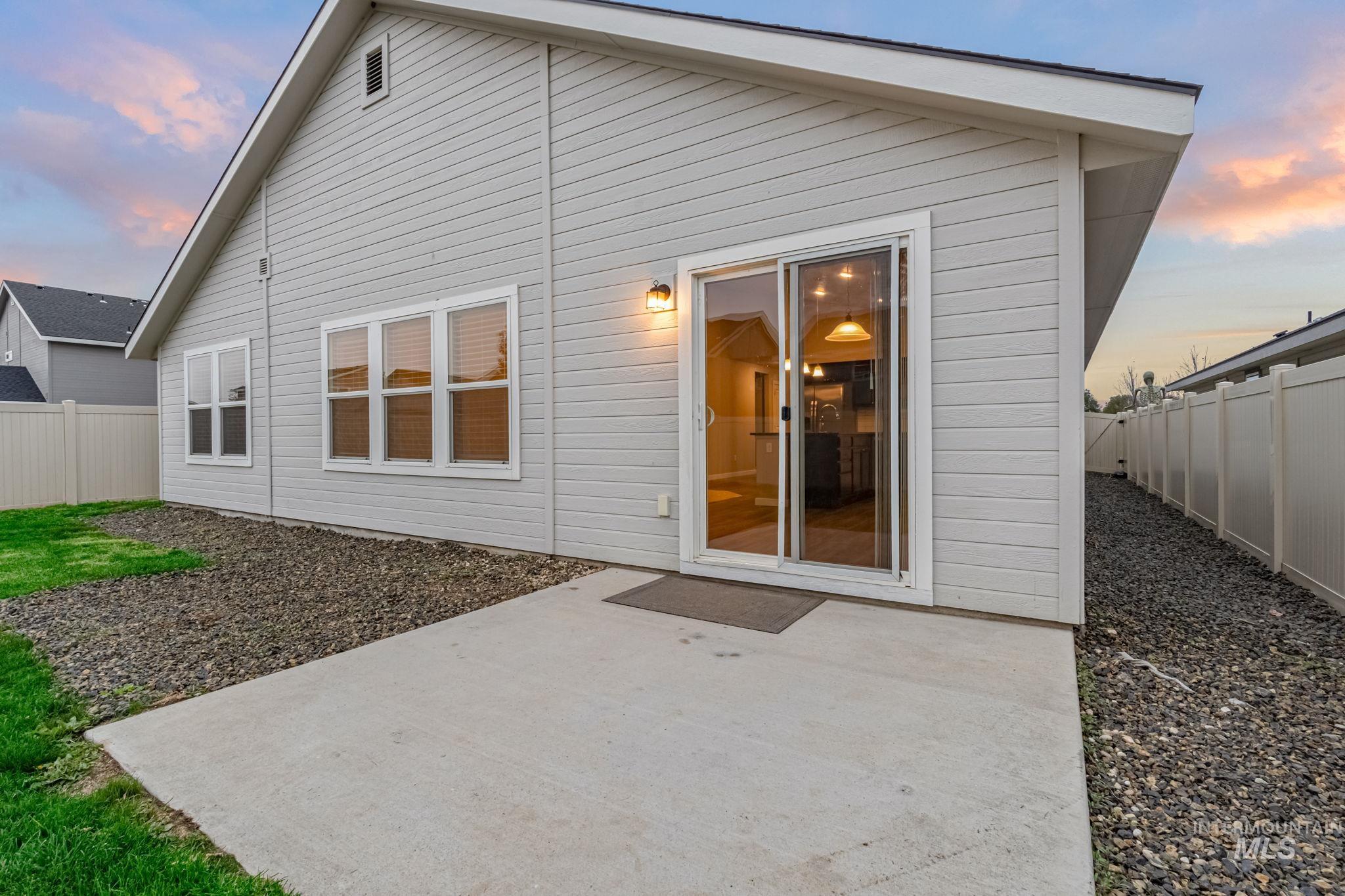 675 E Whitbeck St., Kuna, Idaho 83634, 3 Bedrooms, 2 Bathrooms, Residential For Sale, Price $429,990,MLS 98965947