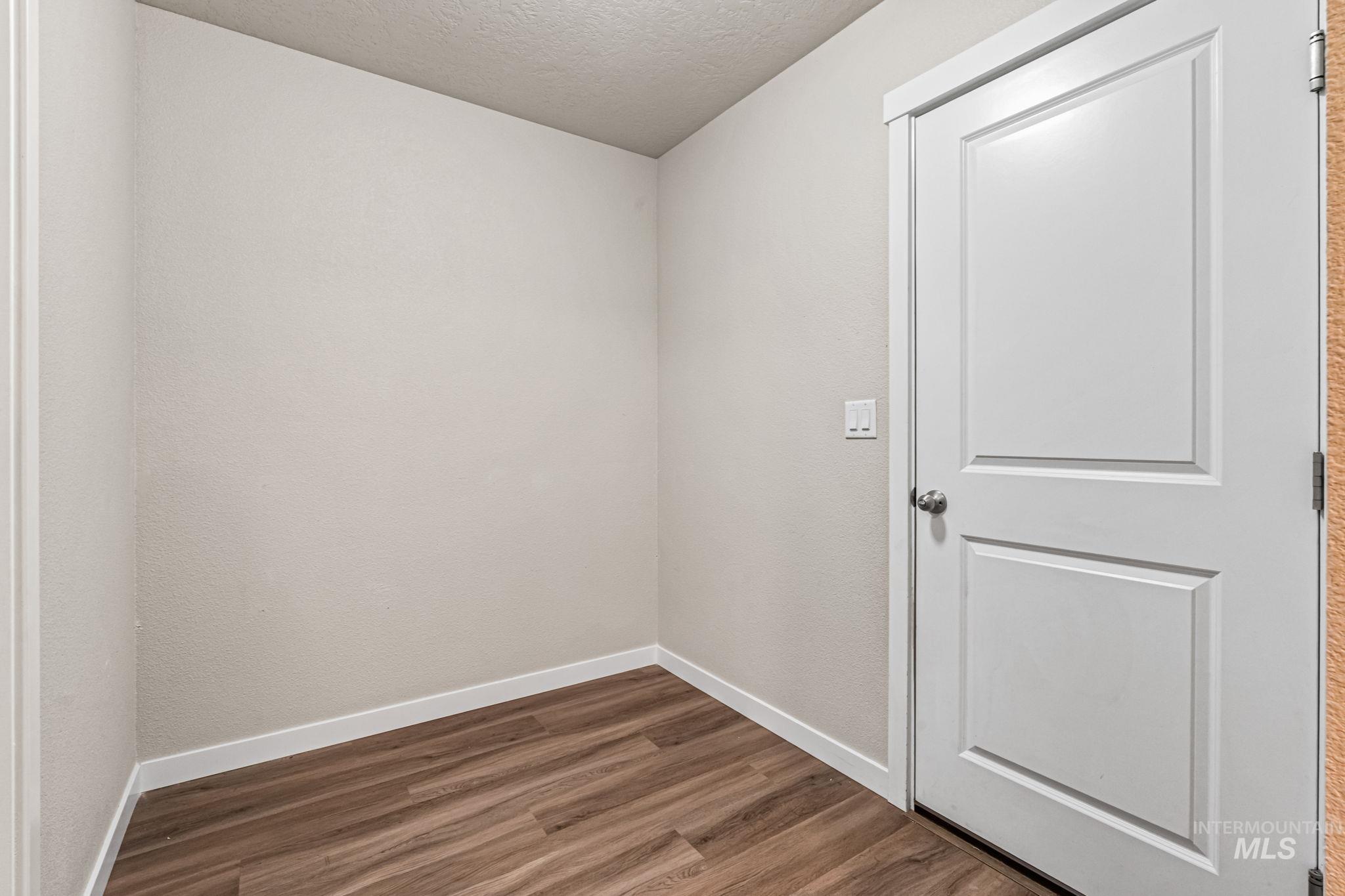 675 E Whitbeck St., Kuna, Idaho 83634, 3 Bedrooms, 2 Bathrooms, Residential For Sale, Price $429,990,MLS 98965947