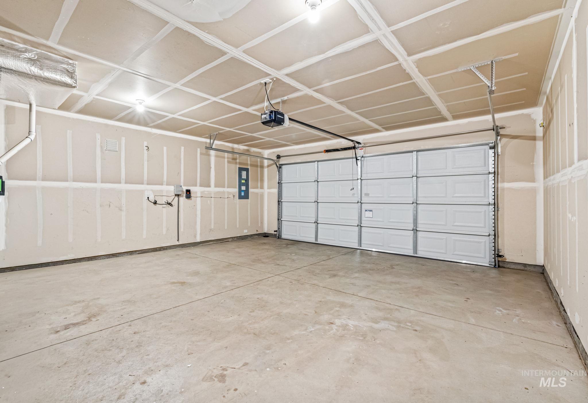 675 E Whitbeck St., Kuna, Idaho 83634, 3 Bedrooms, 2 Bathrooms, Residential For Sale, Price $429,990,MLS 98965947