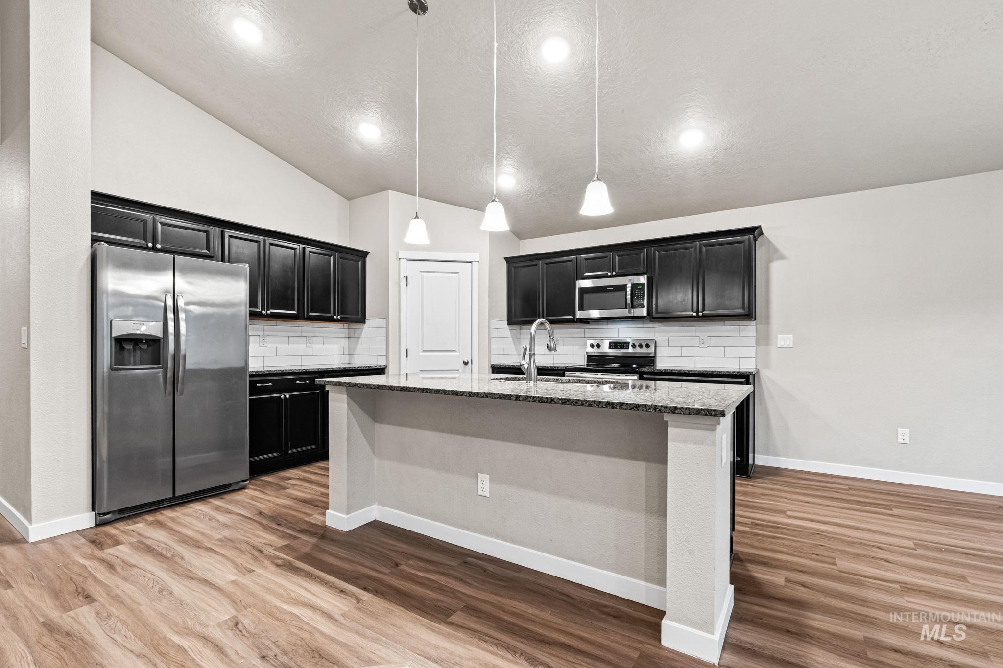 675 E Whitbeck St., Kuna, Idaho 83634, 3 Bedrooms, 2 Bathrooms, Residential For Sale, Price $429,990,MLS 98965947