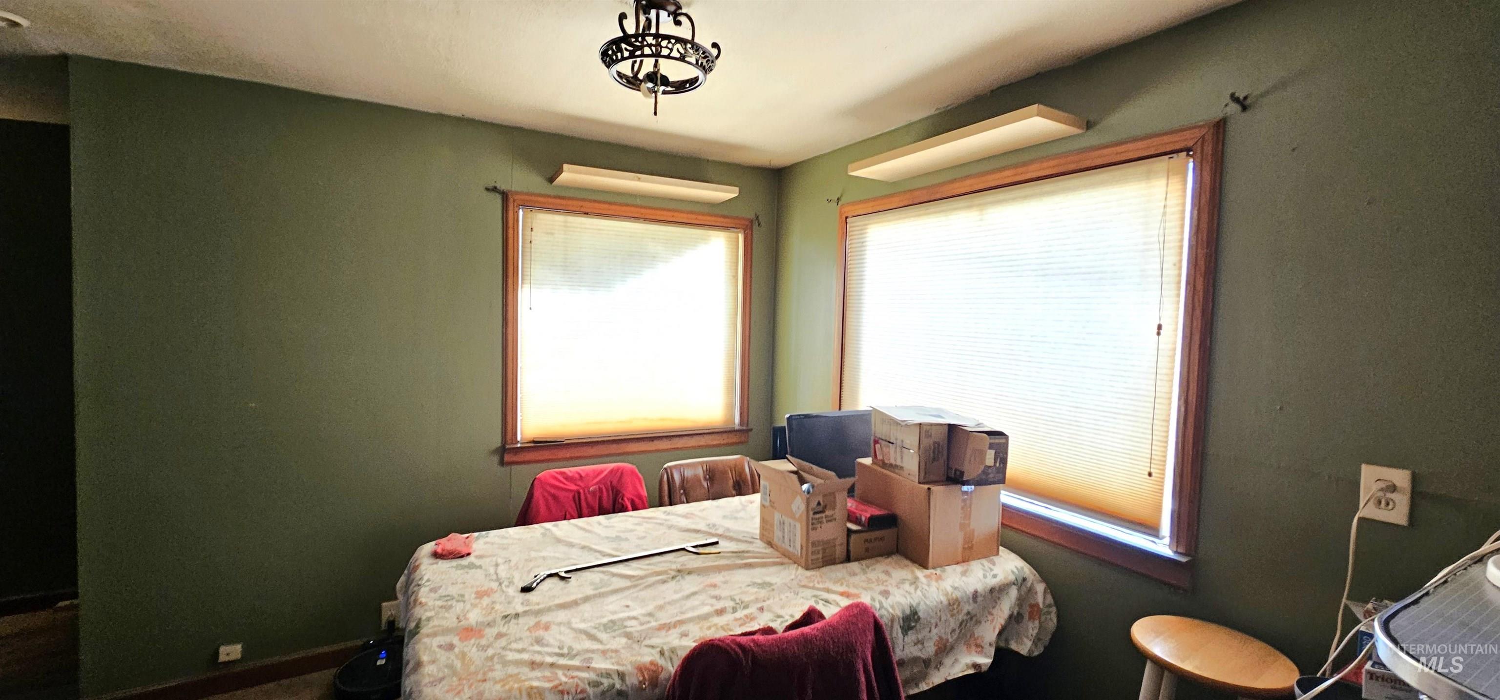 555 15th St., Vale, Oregon 97918-0000, 2 Bedrooms, 2 Bathrooms, Residential For Sale, Price $229,900,MLS 98965958