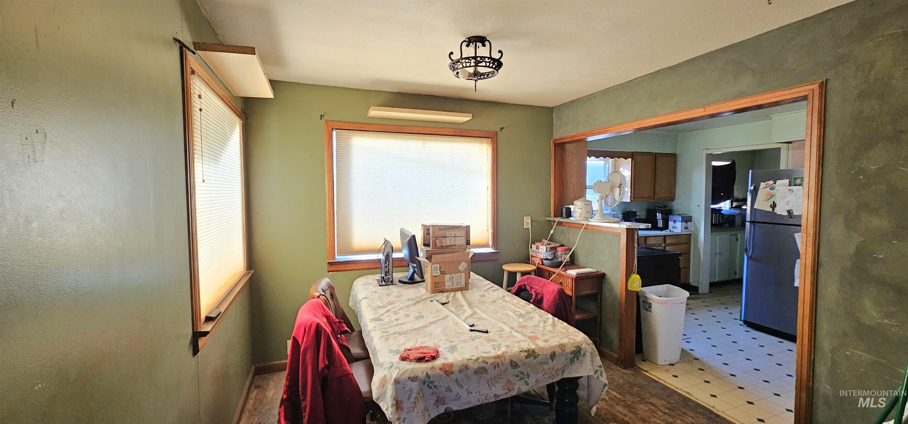 555 15th St., Vale, Oregon 97918-0000, 2 Bedrooms, 2 Bathrooms, Residential For Sale, Price $229,900,MLS 98965958