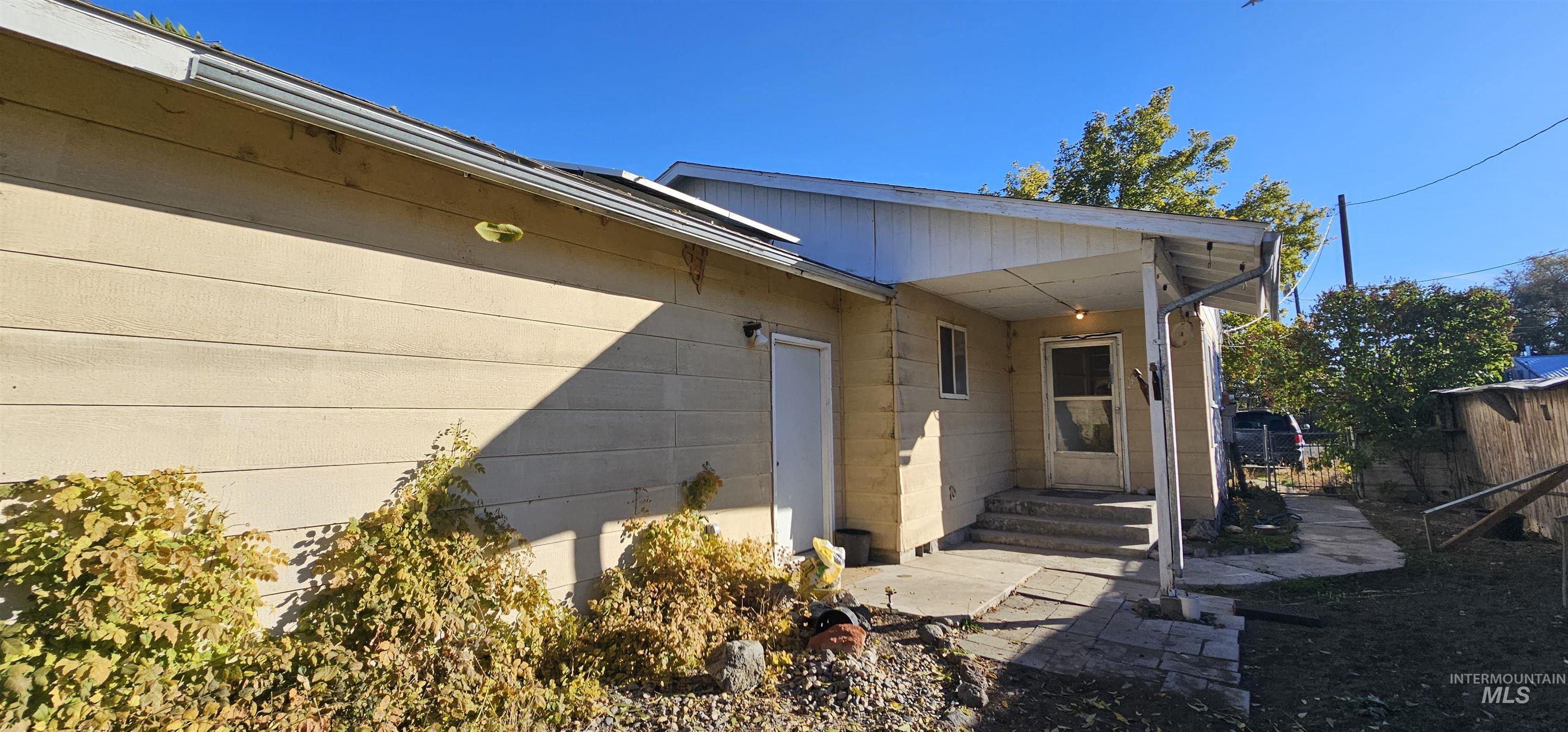 555 15th St., Vale, Oregon 97918-0000, 2 Bedrooms, 2 Bathrooms, Residential For Sale, Price $229,900,MLS 98965958