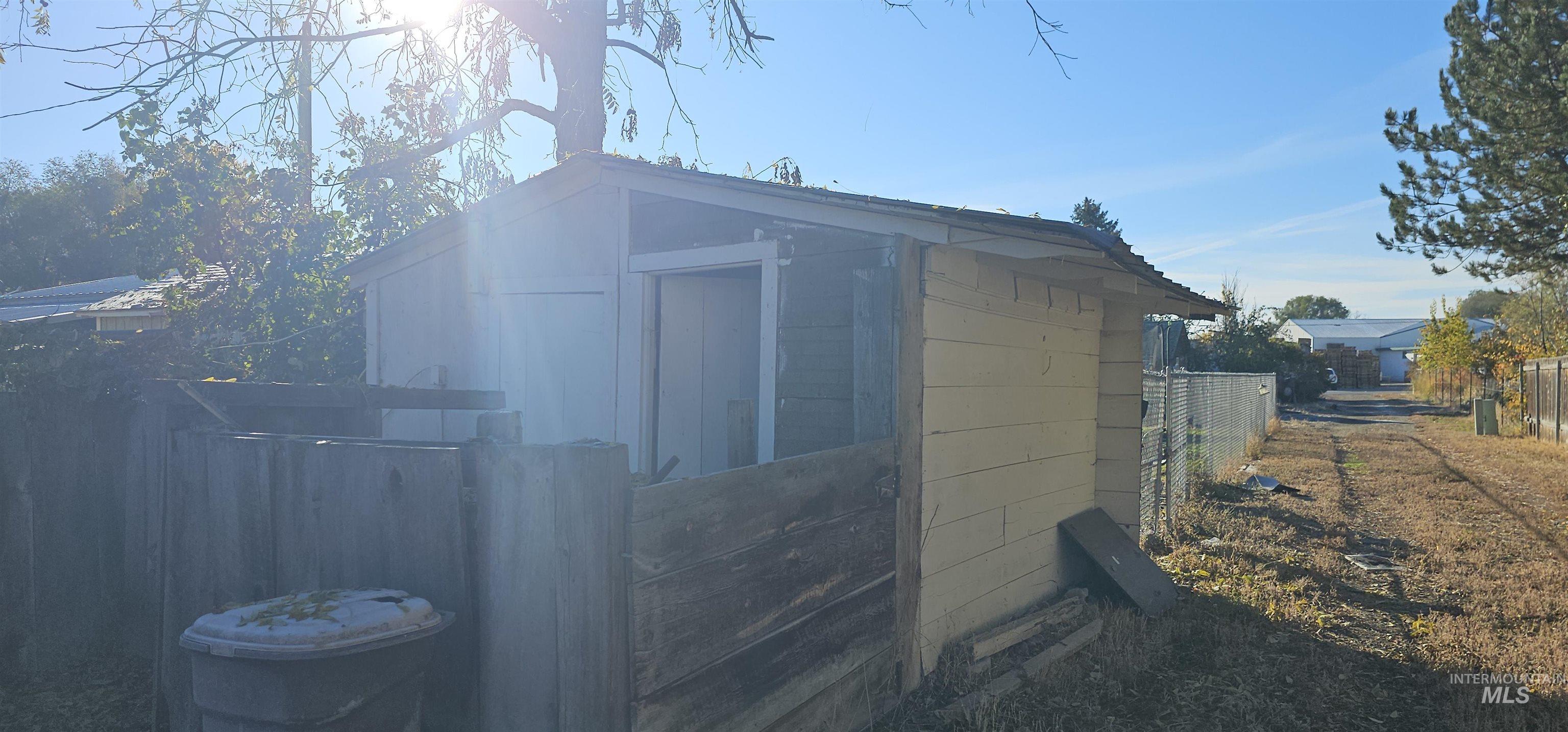 555 15th St., Vale, Oregon 97918-0000, 2 Bedrooms, 2 Bathrooms, Residential For Sale, Price $229,900,MLS 98965958