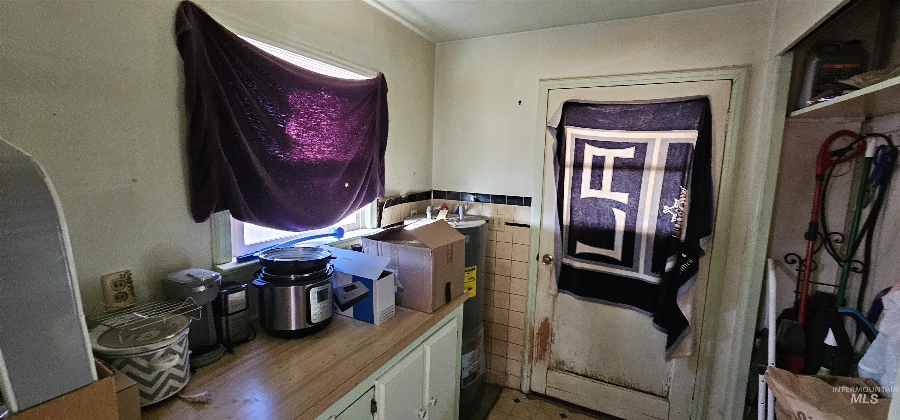 555 15th St., Vale, Oregon 97918-0000, 2 Bedrooms, 2 Bathrooms, Residential For Sale, Price $229,900,MLS 98965958