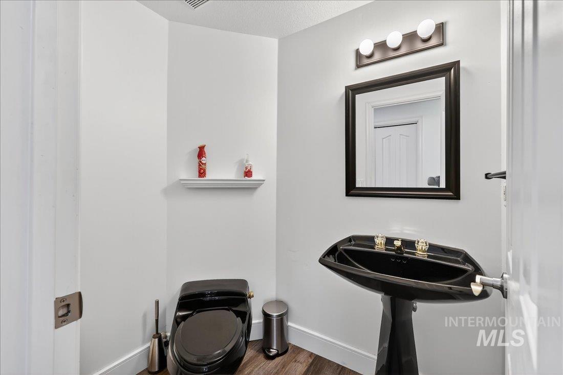 898 N Nicklaus Lane, Eagle, Idaho 83616, 4 Bedrooms, 3.5 Bathrooms, Residential For Sale, Price $699,899,MLS 98965970