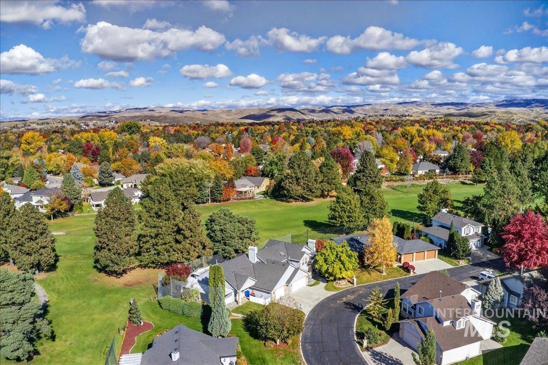 898 N Nicklaus Lane, Eagle, Idaho 83616, 4 Bedrooms, 3.5 Bathrooms, Residential For Sale, Price $699,899,MLS 98965970