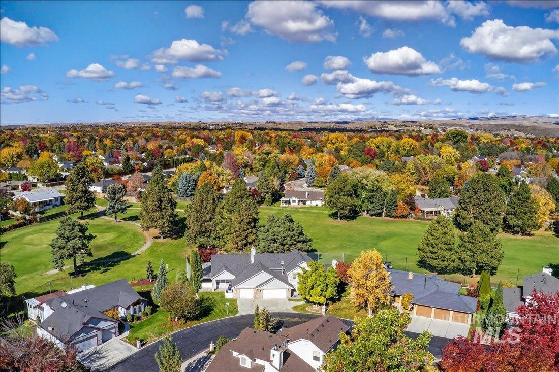 898 N Nicklaus Lane, Eagle, Idaho 83616, 4 Bedrooms, 3.5 Bathrooms, Residential For Sale, Price $699,899,MLS 98965970