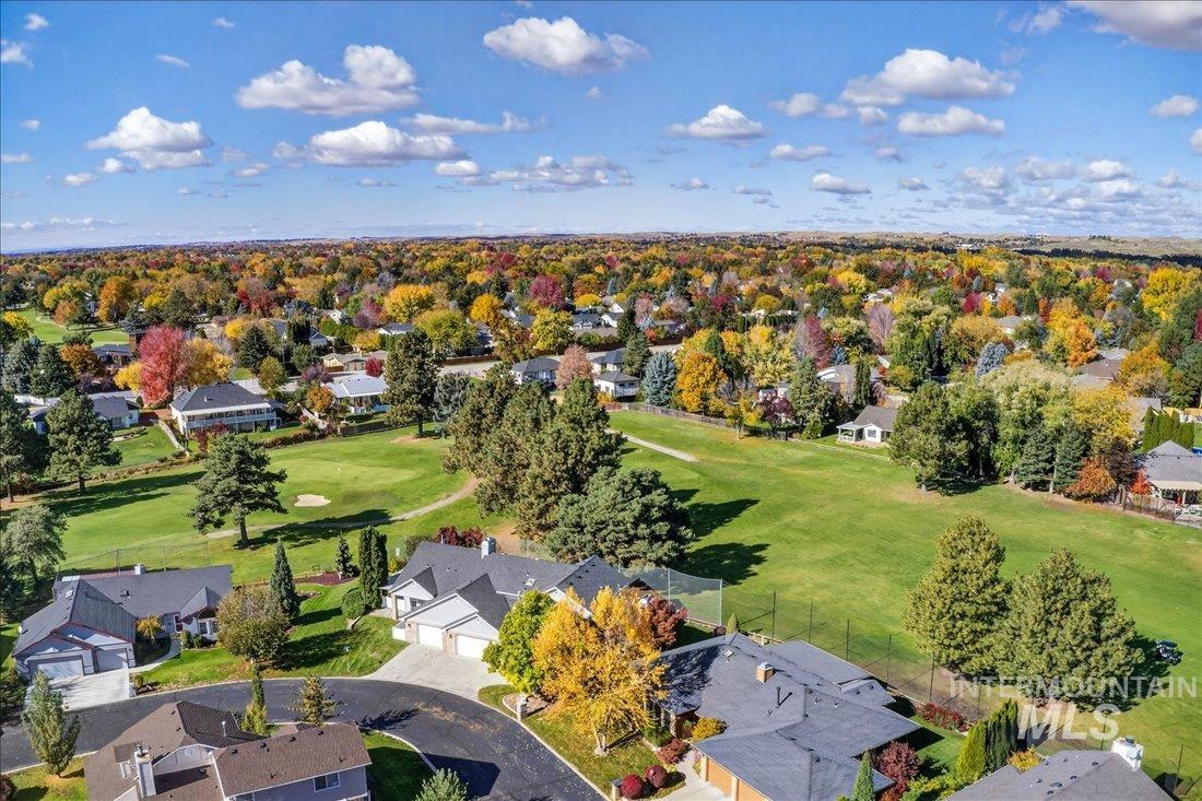 898 N Nicklaus Lane, Eagle, Idaho 83616, 4 Bedrooms, 3.5 Bathrooms, Residential For Sale, Price $699,899,MLS 98965970