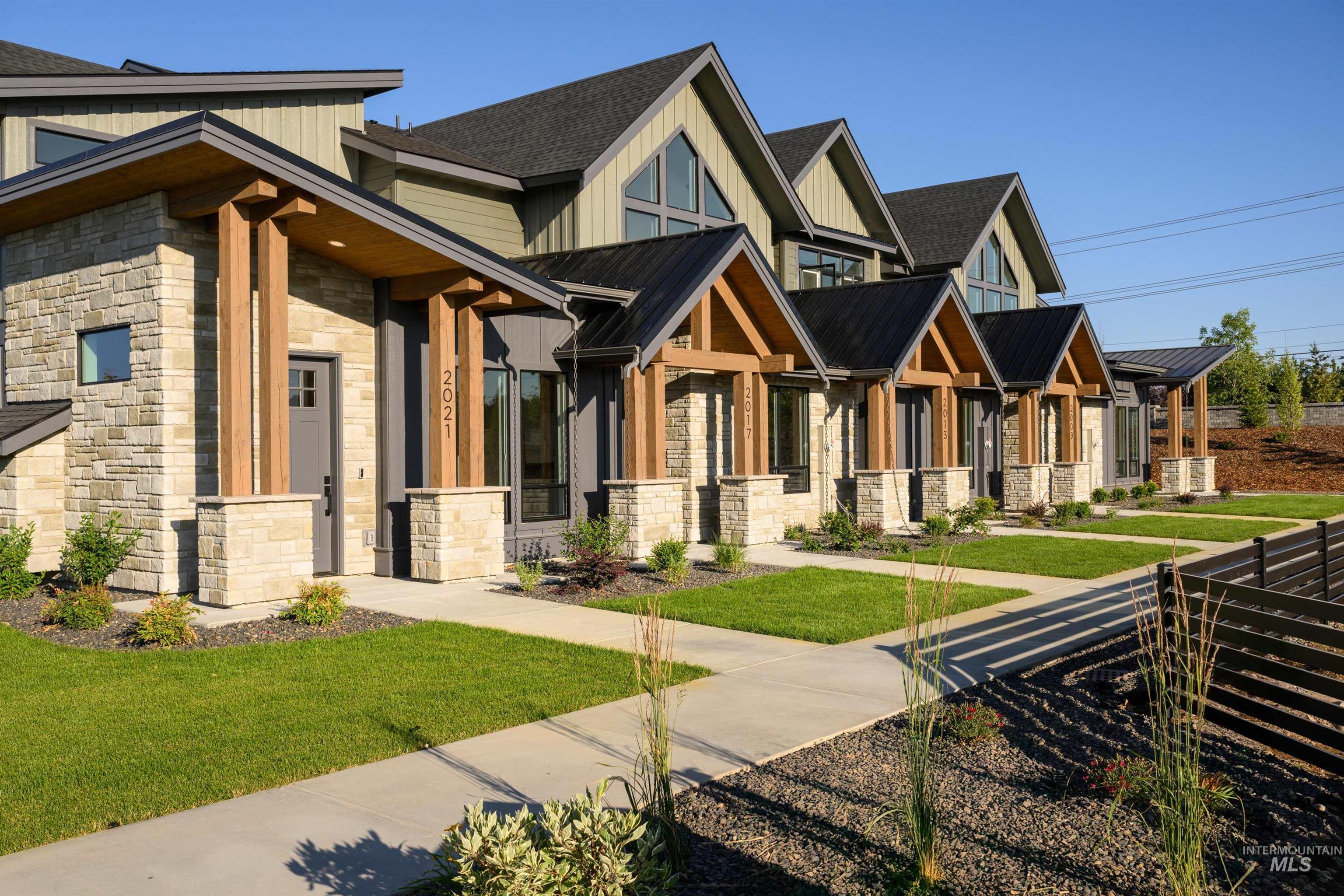 2154 W Freya Court, Eagle, Idaho 83616-1319, 3 Bedrooms, 2.5 Bathrooms, Residential For Sale, Price $519,900,MLS 98965977