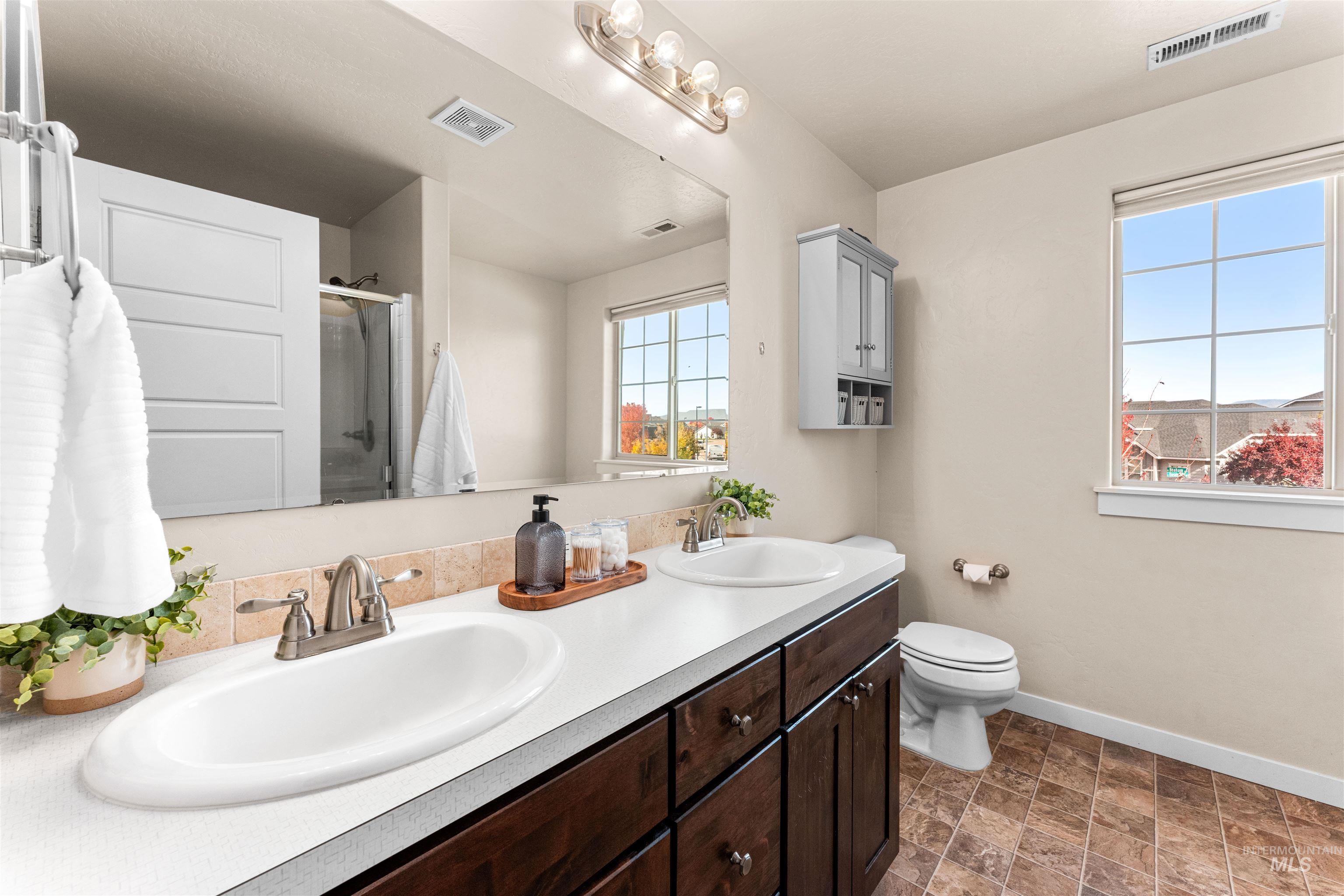 37 E Ensenada Dr, Meridian, Idaho 83646, 6 Bedrooms, 4.5 Bathrooms, Residential For Sale, Price $734,000,MLS 98965984