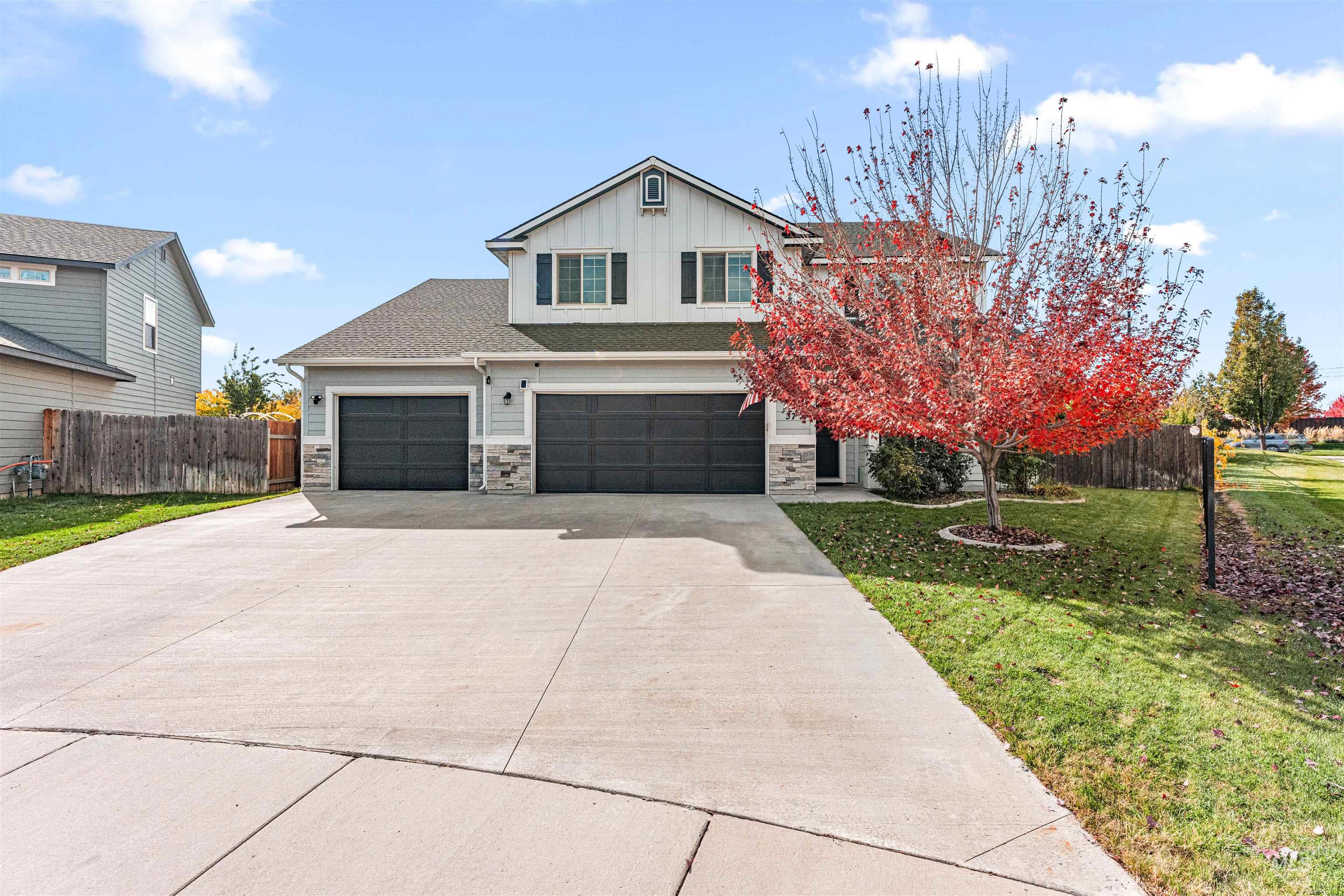 37 E Ensenada Dr, Meridian, Idaho 83646, 6 Bedrooms, 4.5 Bathrooms, Residential For Sale, Price $734,000,MLS 98965984
