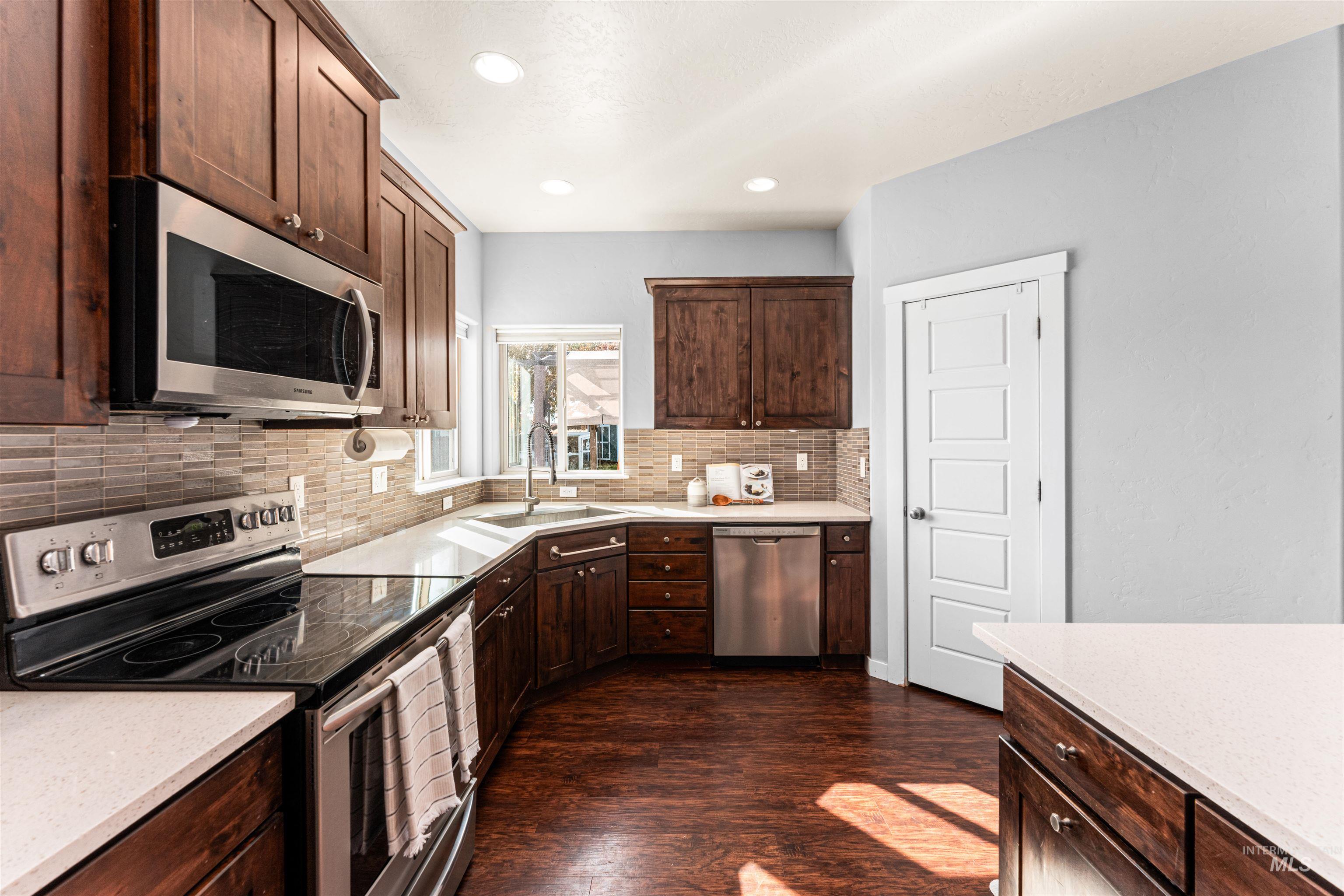 37 E Ensenada Dr, Meridian, Idaho 83646, 6 Bedrooms, 4.5 Bathrooms, Residential For Sale, Price $734,000,MLS 98965984