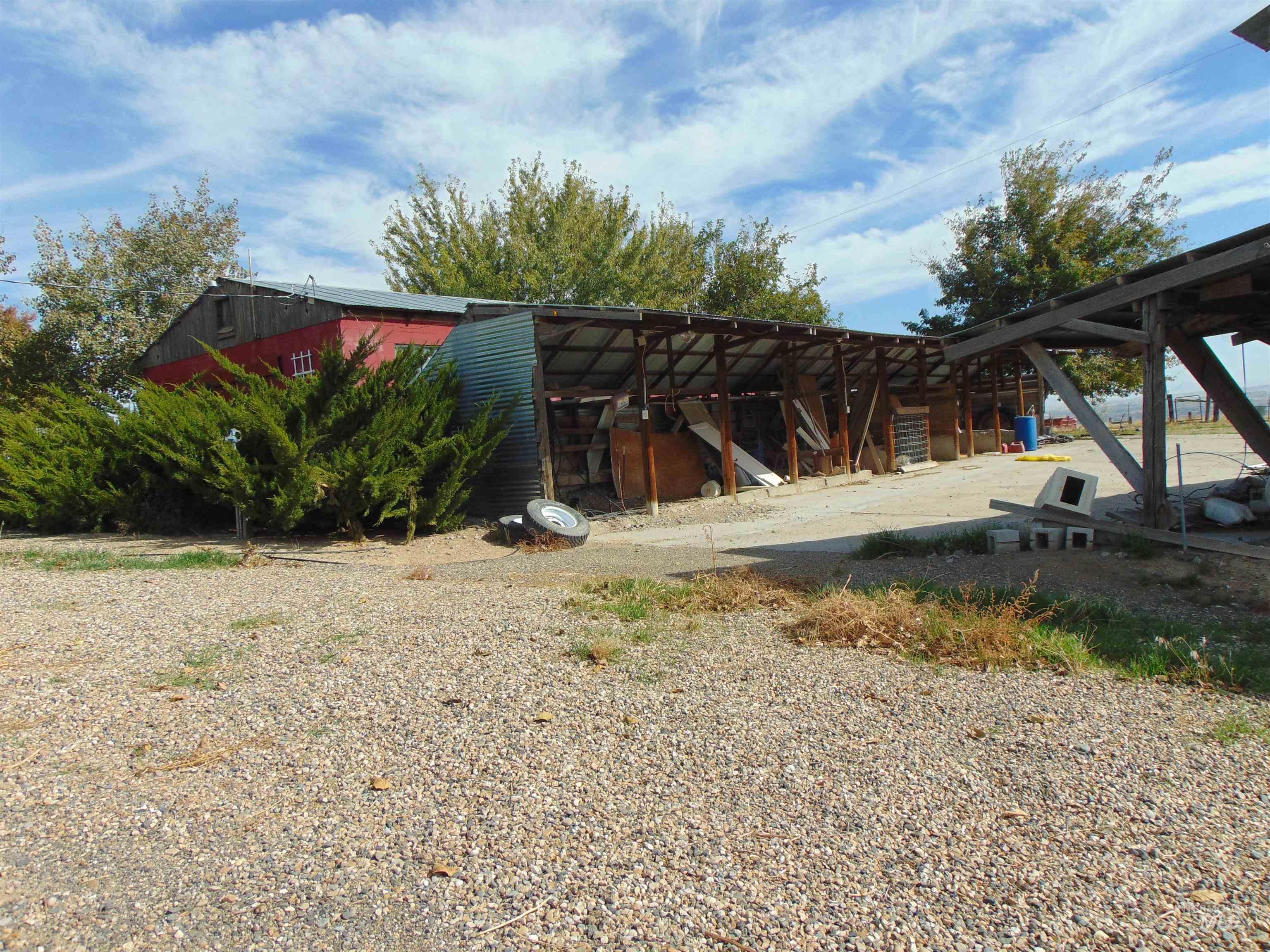 View of yard featuring an outdoor structure and a pole building