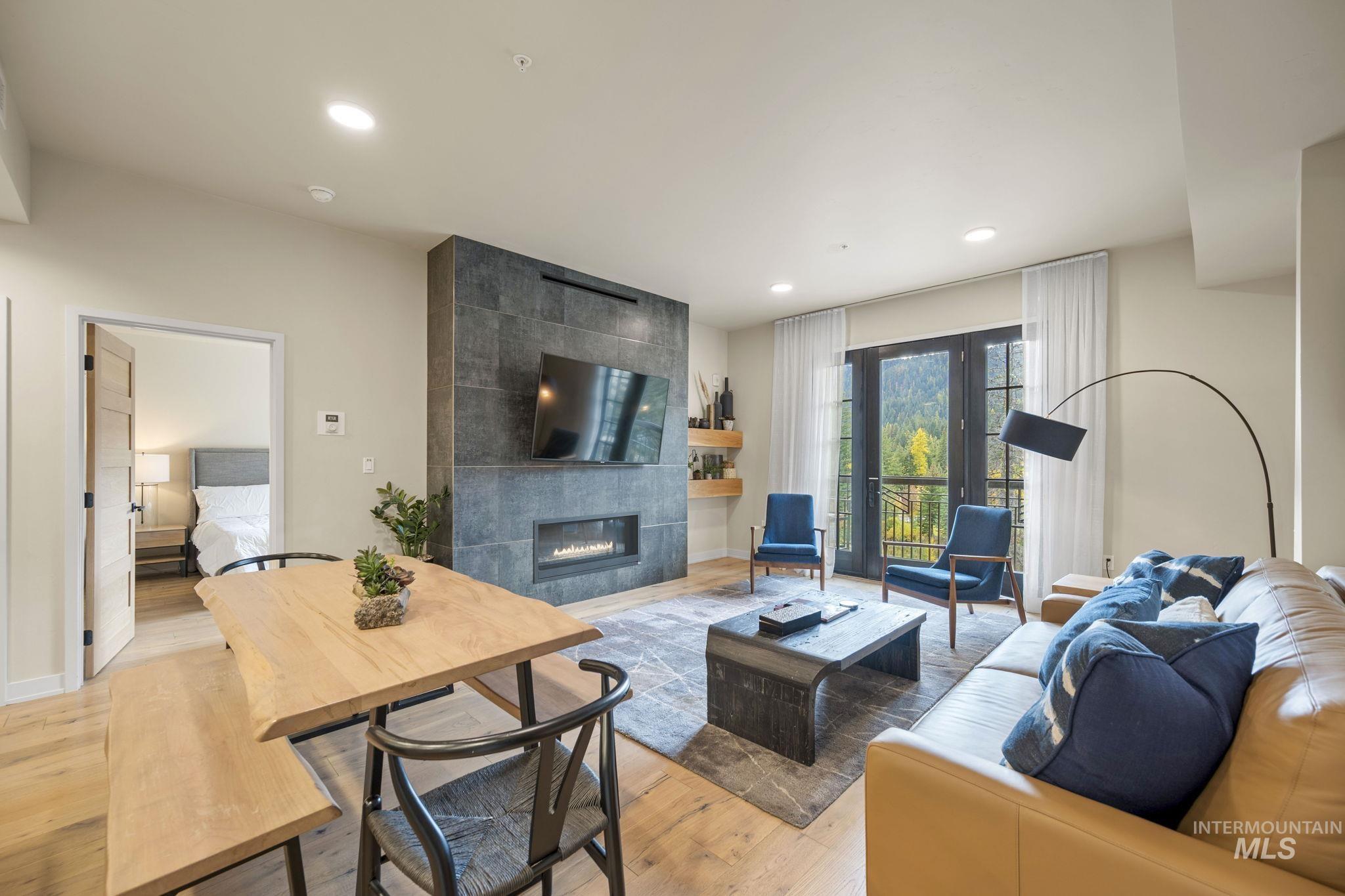 780 Village Drive, Donnelly, Idaho 83615, 2 Bedrooms, 2 Bathrooms, Residential For Sale, Price $962,000,MLS 98966033