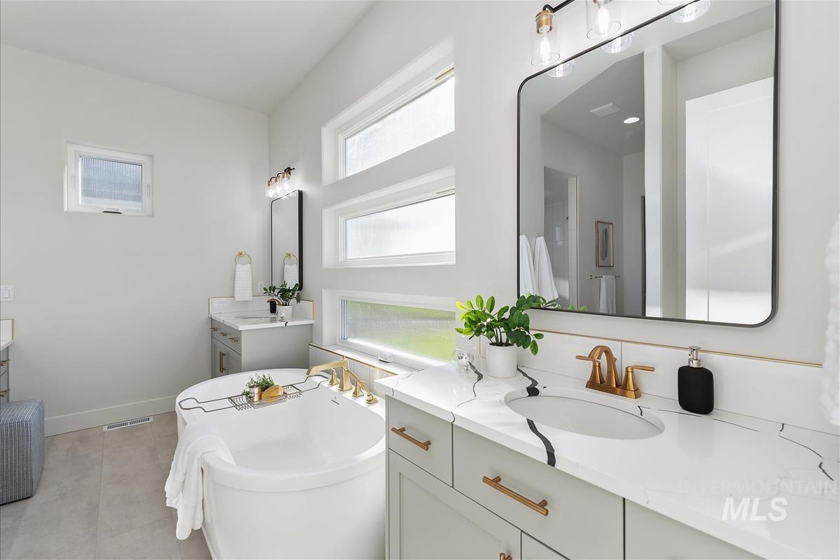 9973 S Peregrine Falcon Ave., Nampa, Idaho 83686, 3 Bedrooms, 3 Bathrooms, Residential For Sale, Price $929,900,MLS 98966034