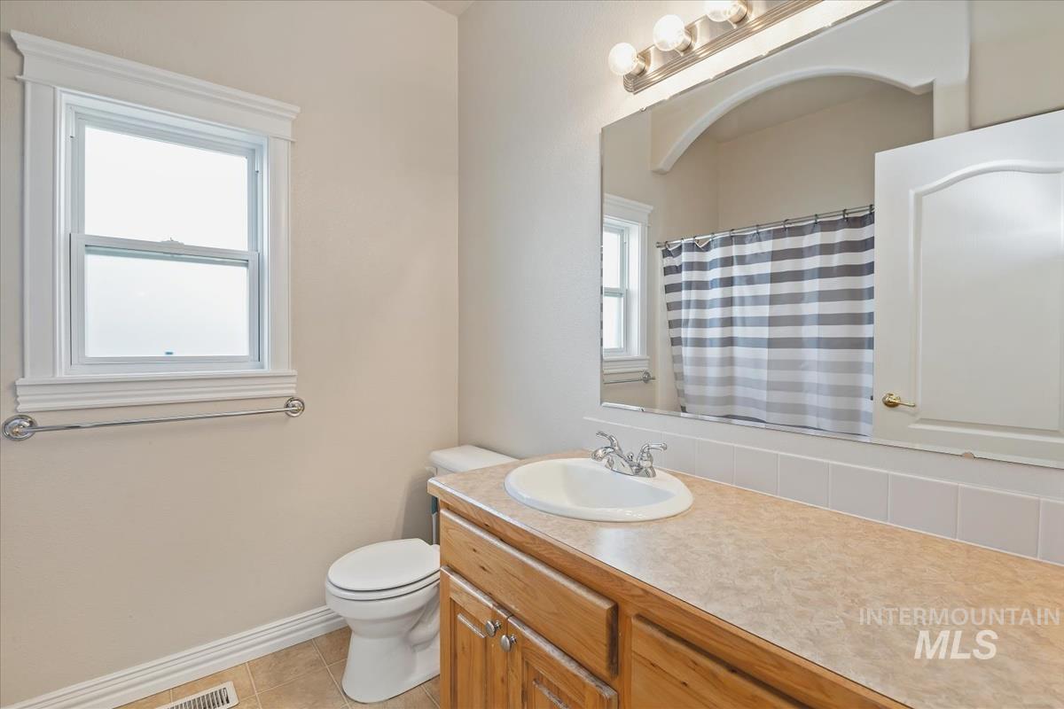 514 Crosspoint Ave, Nampa, Idaho 83686, 4 Bedrooms, 2.5 Bathrooms, Residential For Sale, Price $460,000,MLS 98966045