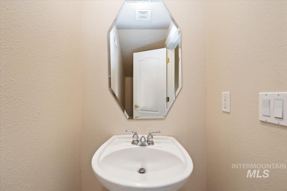 514 Crosspoint Ave, Nampa, Idaho 83686, 4 Bedrooms, 2.5 Bathrooms, Residential For Sale, Price $460,000,MLS 98966045