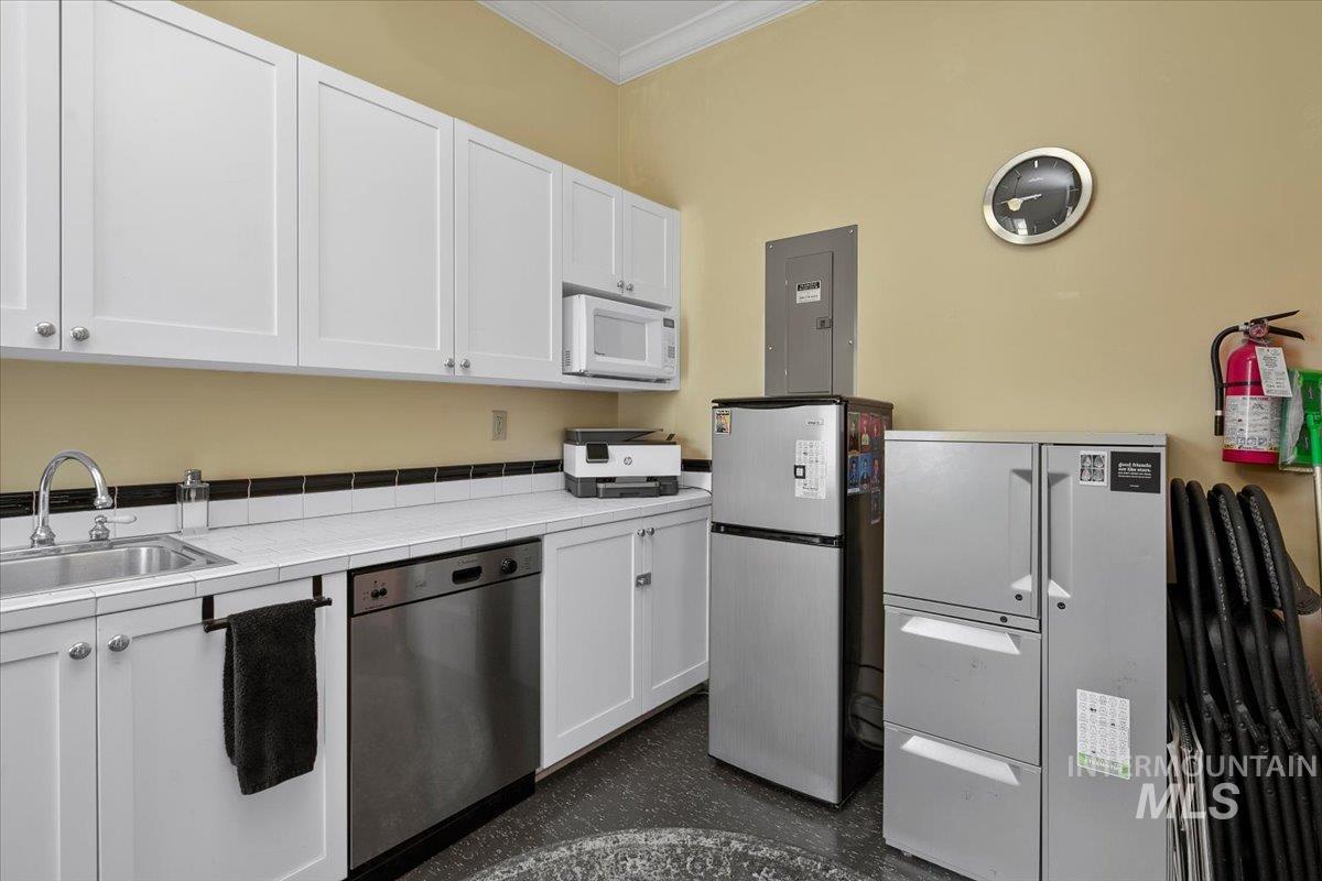 1010 W Hays St, Boise, Idaho 83702, 4 Bedrooms, 1.5 Bathrooms, Residential Income For Sale, Price $725,000, 98966053