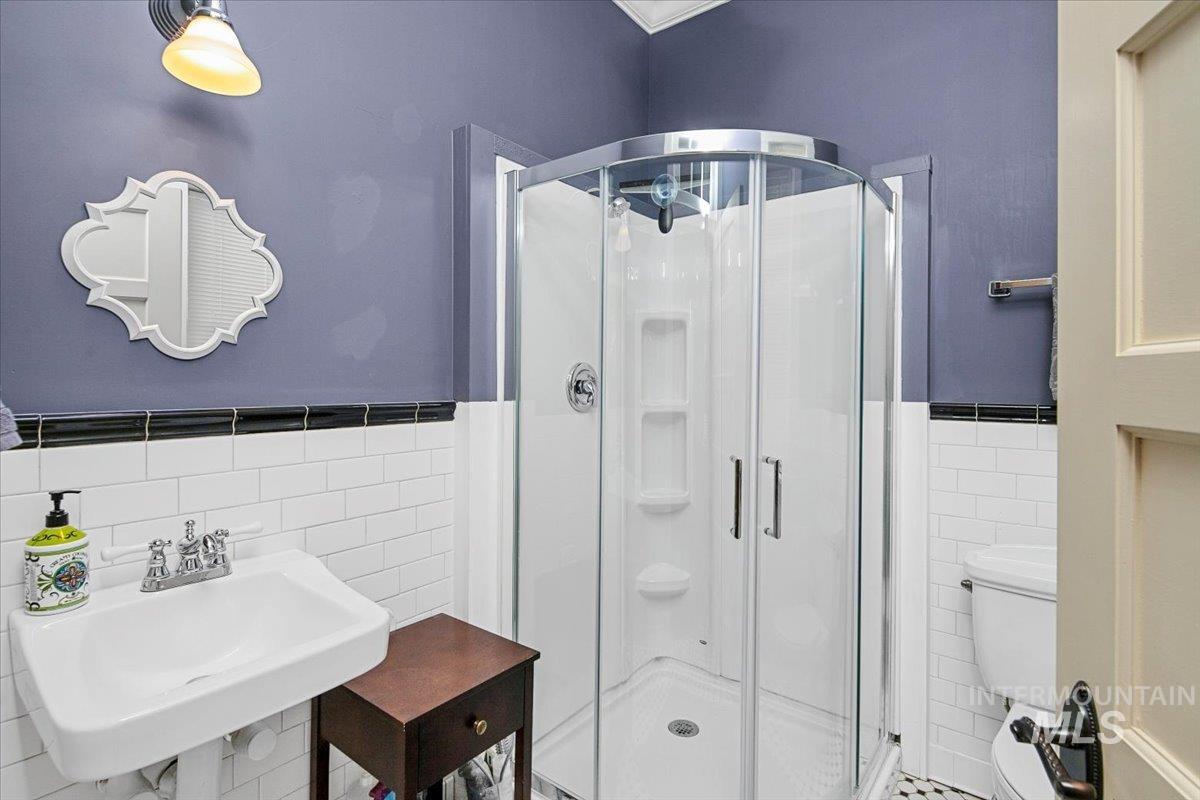 1010 W Hays St, Boise, Idaho 83702, 4 Bedrooms, 1.5 Bathrooms, Residential Income For Sale, Price $725,000, 98966053