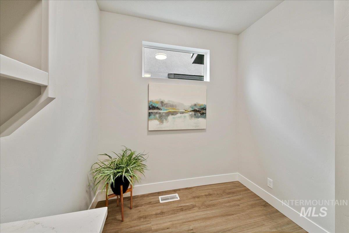 8173 N Breezy Ave, Boise, Idaho 83714, 3 Bedrooms, 2.5 Bathrooms, Residential For Sale, Price $569,900,MLS 98966057