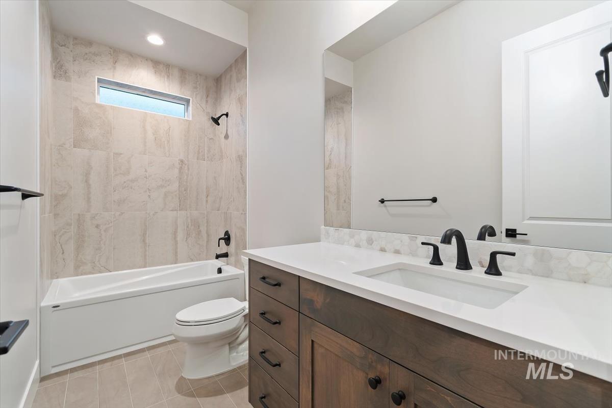 2147 E Blakehurst Ave., Kuna, Idaho 83634, 3 Bedrooms, 3 Bathrooms, Residential For Sale, Price $794,880,MLS 98966070