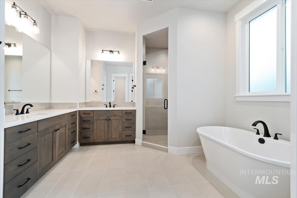 2147 E Blakehurst Ave., Kuna, Idaho 83634, 3 Bedrooms, 3 Bathrooms, Residential For Sale, Price $799,880,MLS 98966070