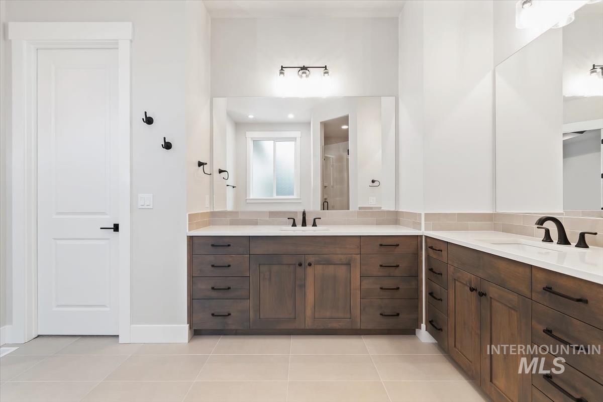 2147 E Blakehurst Ave., Kuna, Idaho 83634, 3 Bedrooms, 3 Bathrooms, Residential For Sale, Price $799,880, 98966070