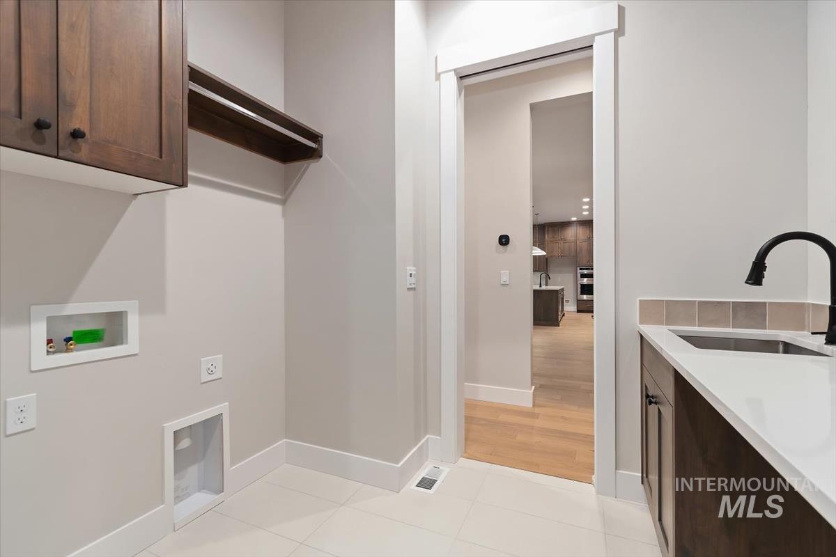 2147 E Blakehurst Ave., Kuna, Idaho 83634, 3 Bedrooms, 3 Bathrooms, Residential For Sale, Price $799,880, 98966070