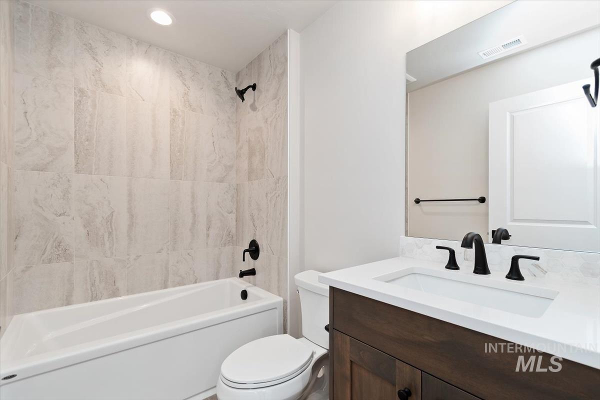 2147 E Blakehurst Ave., Kuna, Idaho 83634, 3 Bedrooms, 3 Bathrooms, Residential For Sale, Price $799,880,MLS 98966070