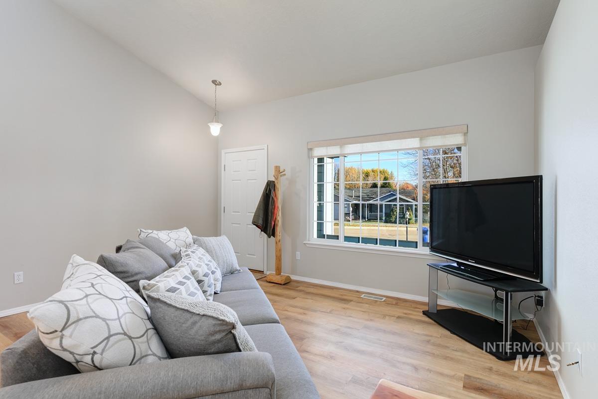 7887 W Orbit Dr., Boise, Idaho 83709, 3 Bedrooms, 2 Bathrooms, Residential For Sale, Price $424,900,MLS 98966080