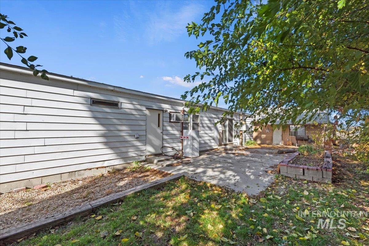1810 E Sherman, Nampa, Idaho 83686, 3 Bedrooms, 2 Bathrooms, Residential For Sale, Price $285,000,MLS 98966087