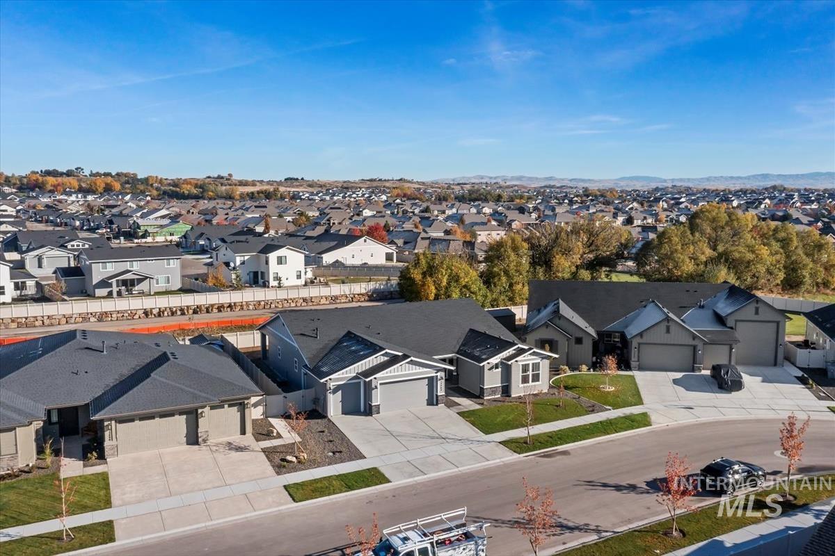 12464 W Wild Thistle Dr, Star, Idaho 83669, 3 Bedrooms, 2.5 Bathrooms, Residential For Sale, Price $674,900,MLS 98966107