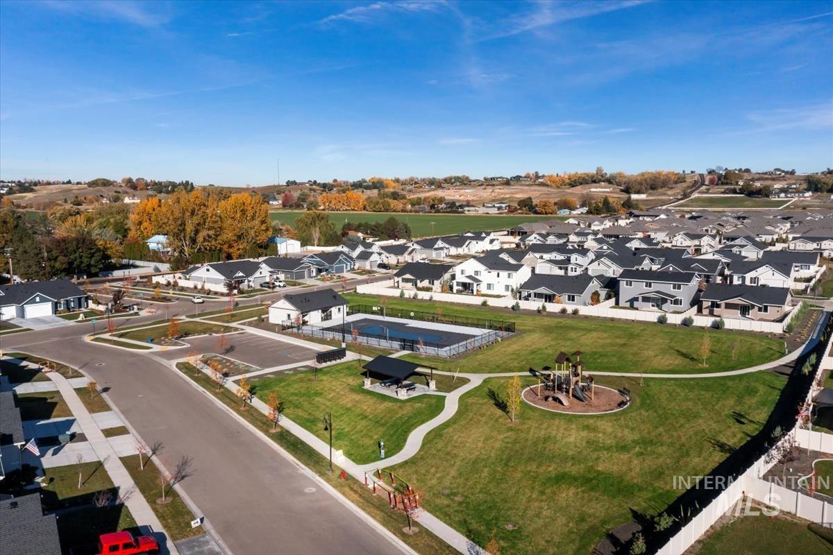 12464 W Wild Thistle Dr, Star, Idaho 83669, 3 Bedrooms, 2.5 Bathrooms, Residential For Sale, Price $674,900,MLS 98966107