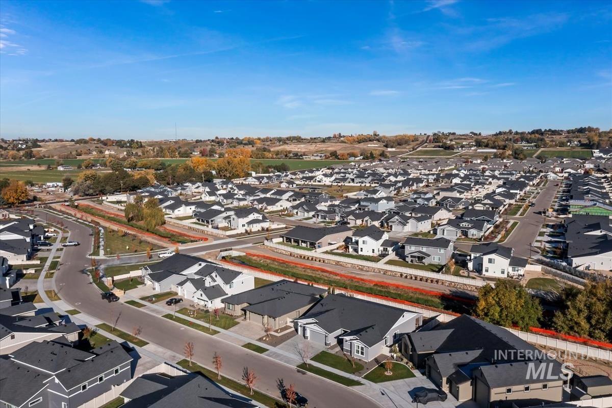 12464 W Wild Thistle Dr, Star, Idaho 83669, 3 Bedrooms, 2.5 Bathrooms, Residential For Sale, Price $674,900,MLS 98966107