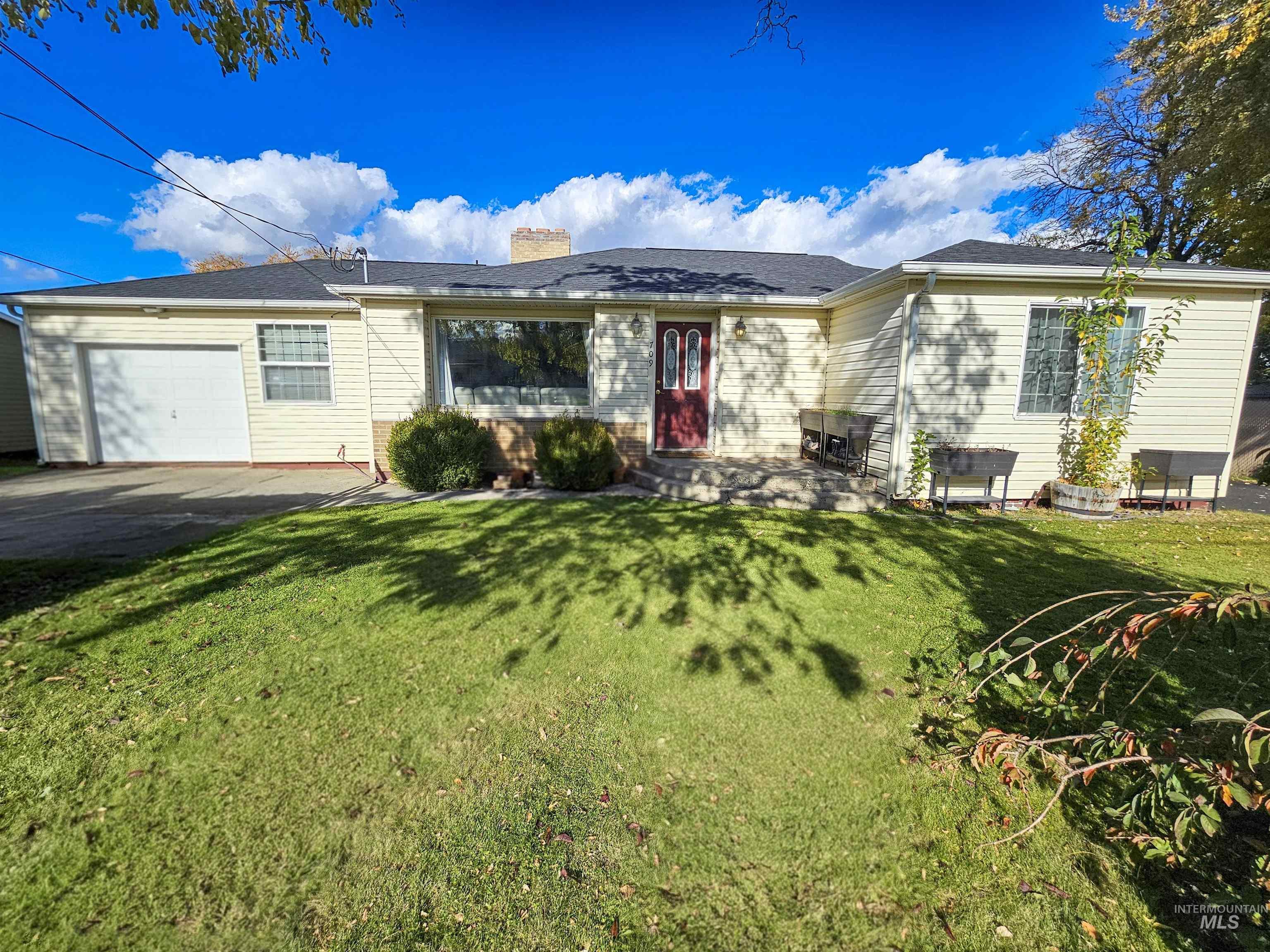 709 Park Ave., Lewiston, Idaho 83501, 3 Bedrooms, 2 Bathrooms, Residential For Sale, Price $419,000,MLS 98966108