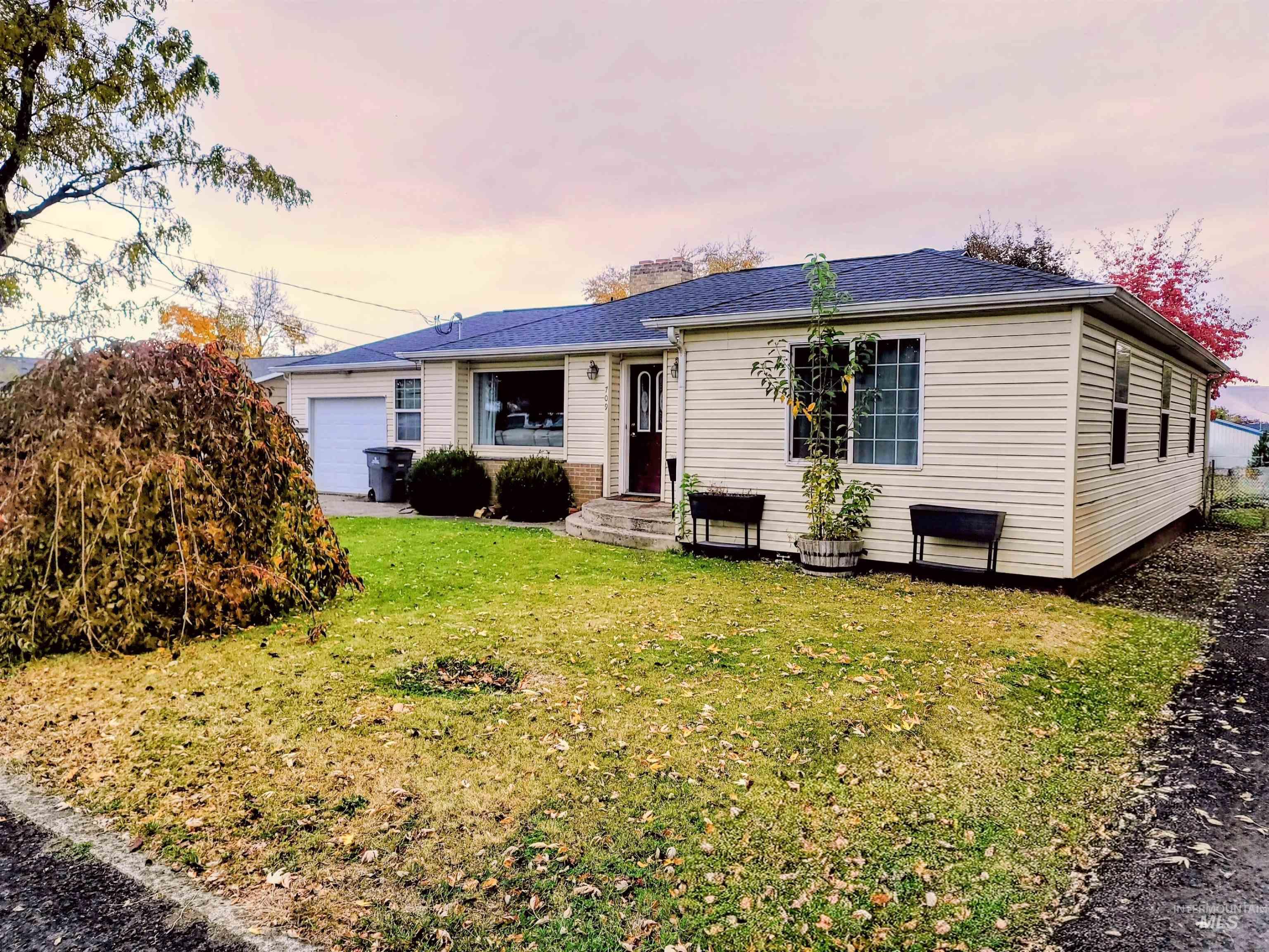 709 Park Ave., Lewiston, Idaho 83501, 3 Bedrooms, 2 Bathrooms, Residential For Sale, Price $419,000,MLS 98966108