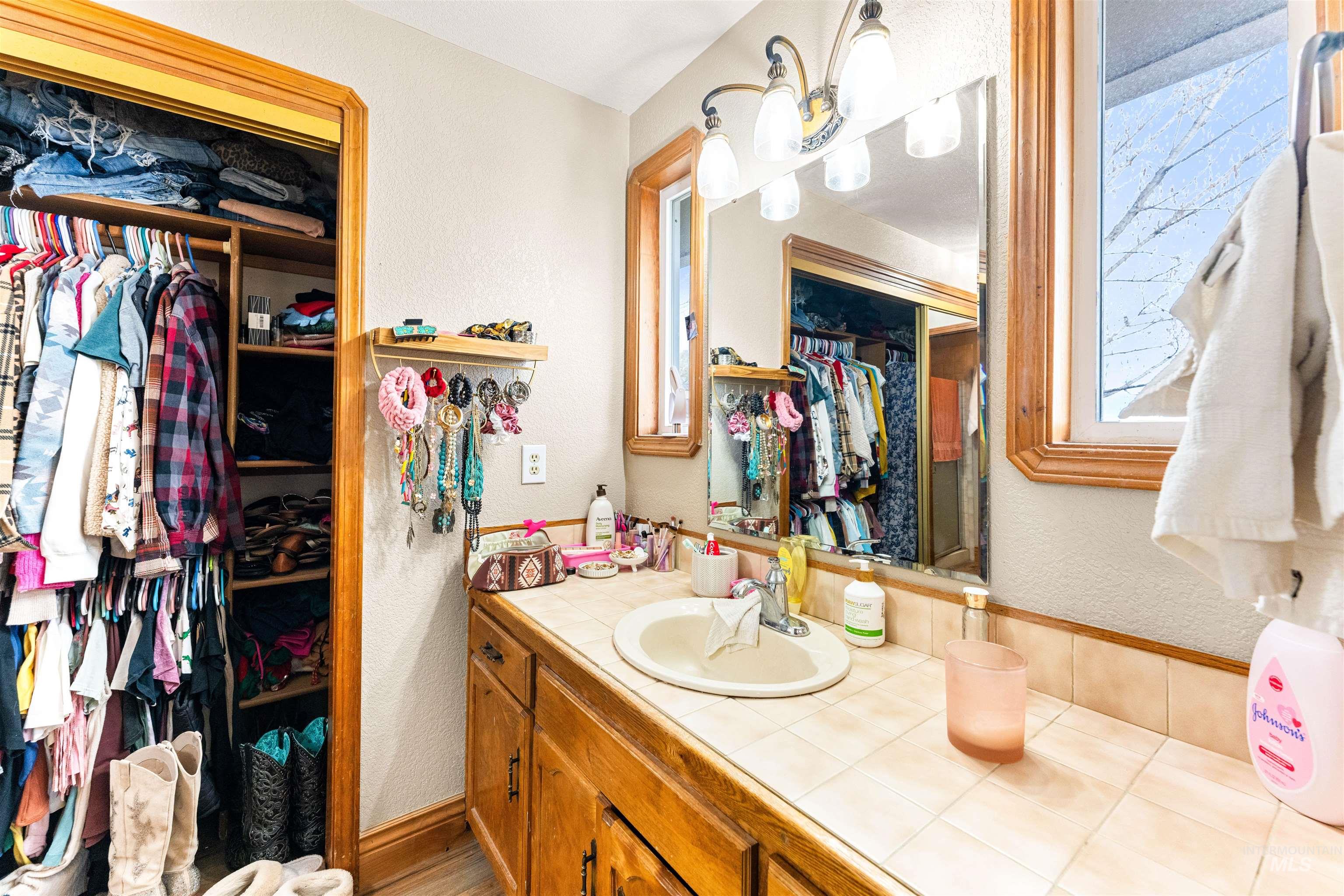 9696 Gloria Rd., Middleton, Idaho 83644, 3 Bedrooms, 3 Bathrooms, Residential For Sale, Price $735,000,MLS 98966136