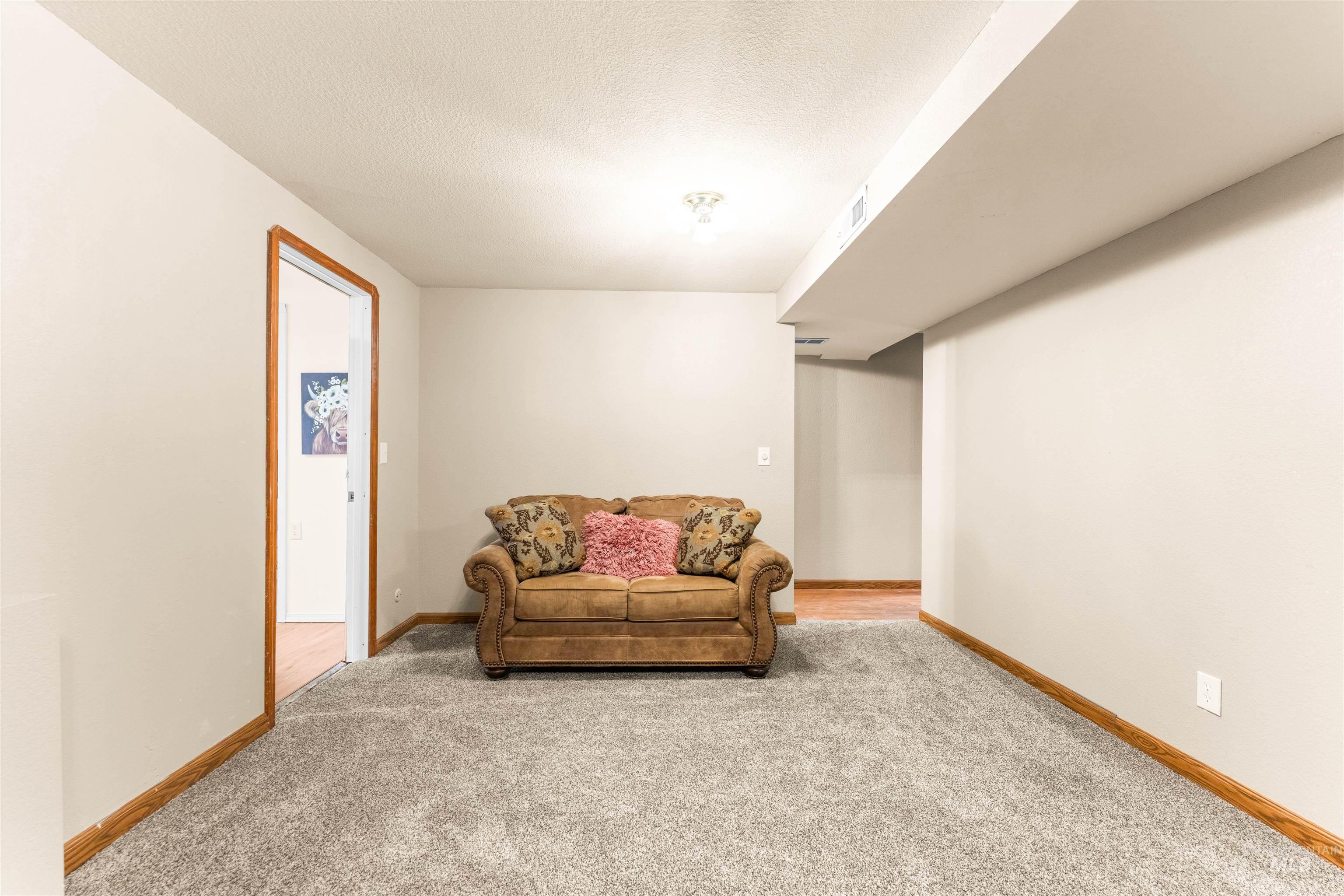 9696 Gloria Rd., Middleton, Idaho 83644, 3 Bedrooms, 3 Bathrooms, Residential For Sale, Price $735,000,MLS 98966136