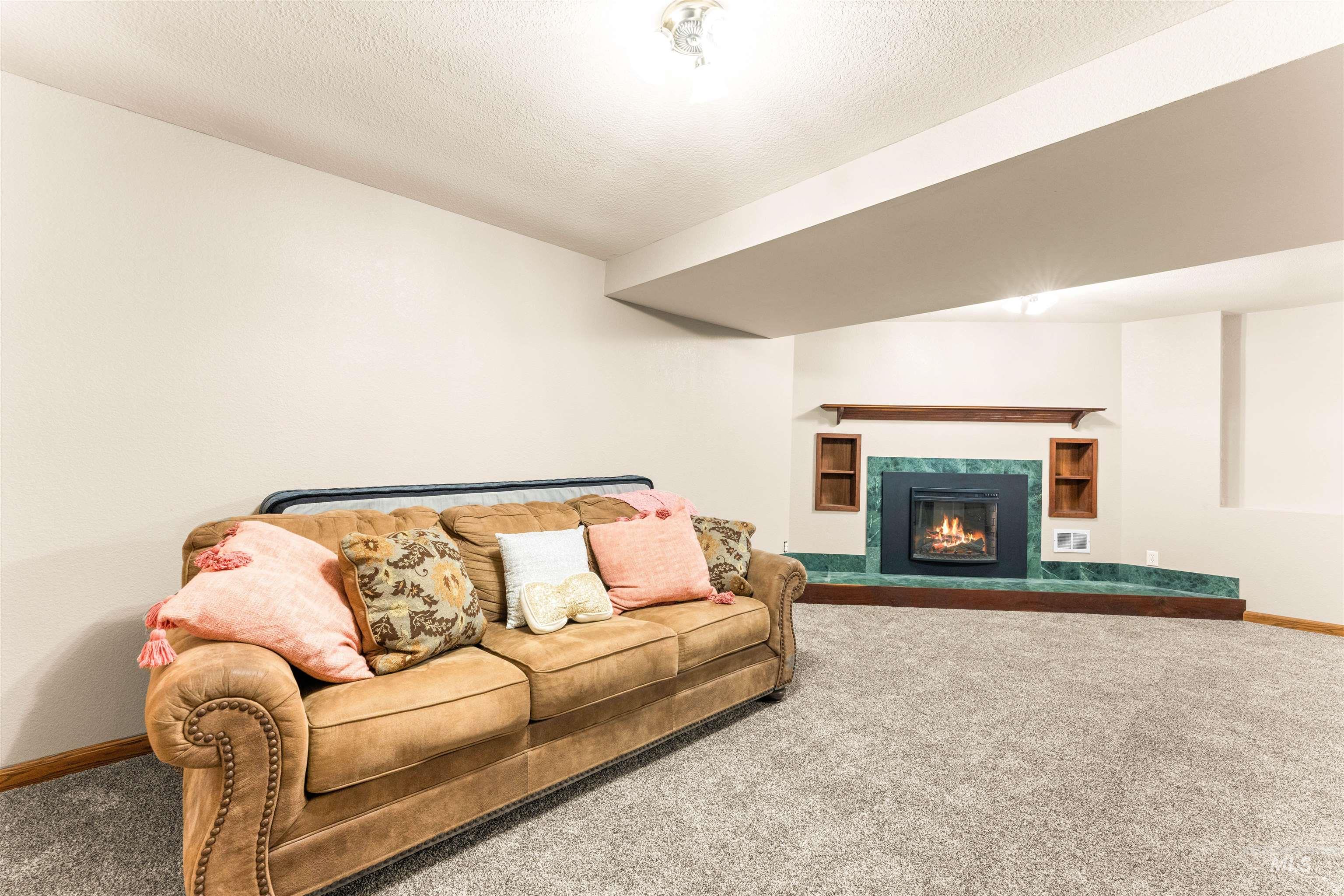 9696 Gloria Rd., Middleton, Idaho 83644, 3 Bedrooms, 3 Bathrooms, Residential For Sale, Price $735,000,MLS 98966136