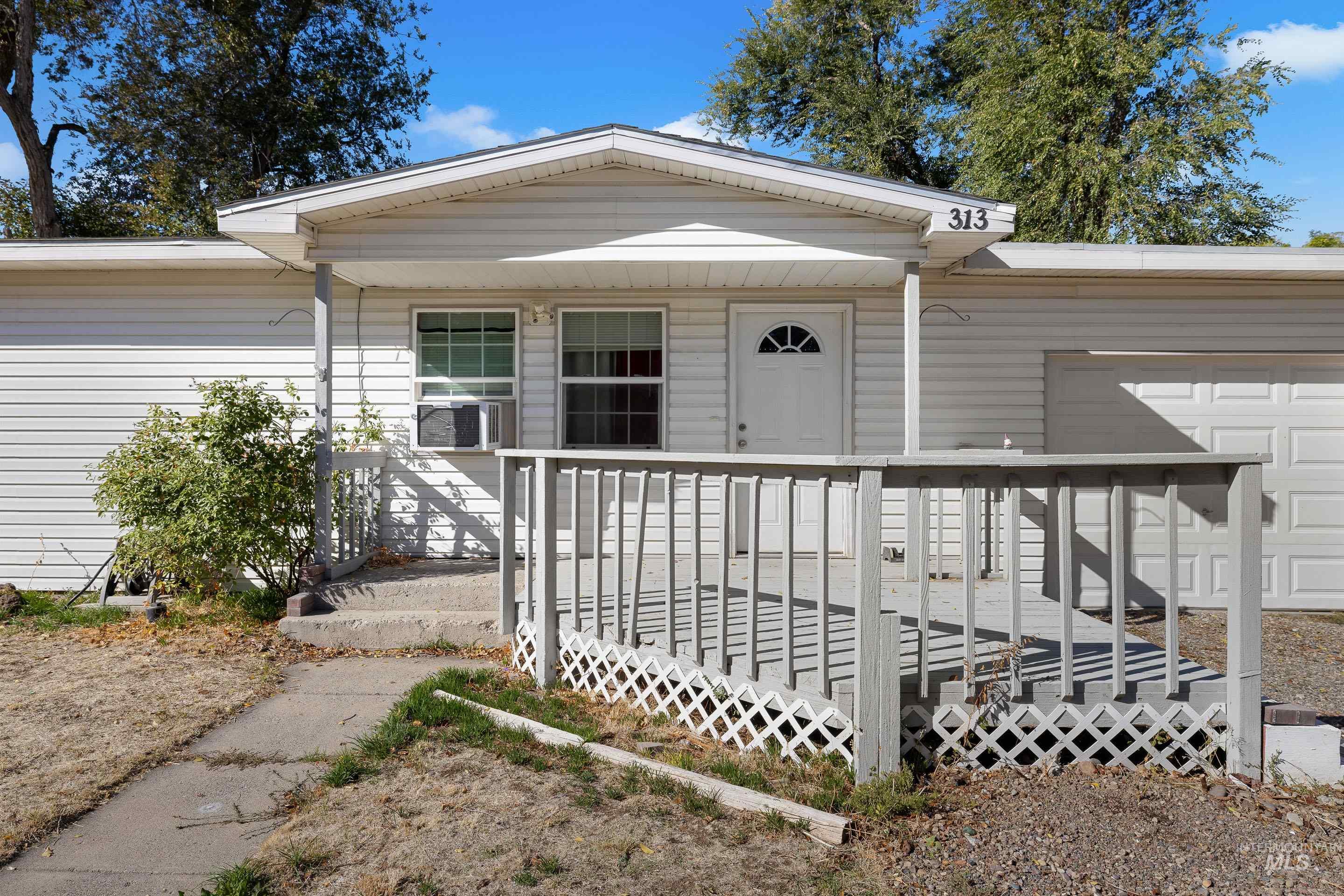 313 Baker Dr., Mountain Home, Idaho 83647, 4 Bedrooms, 1.5 Bathrooms, Residential For Sale, Price $290,000,MLS 98966141