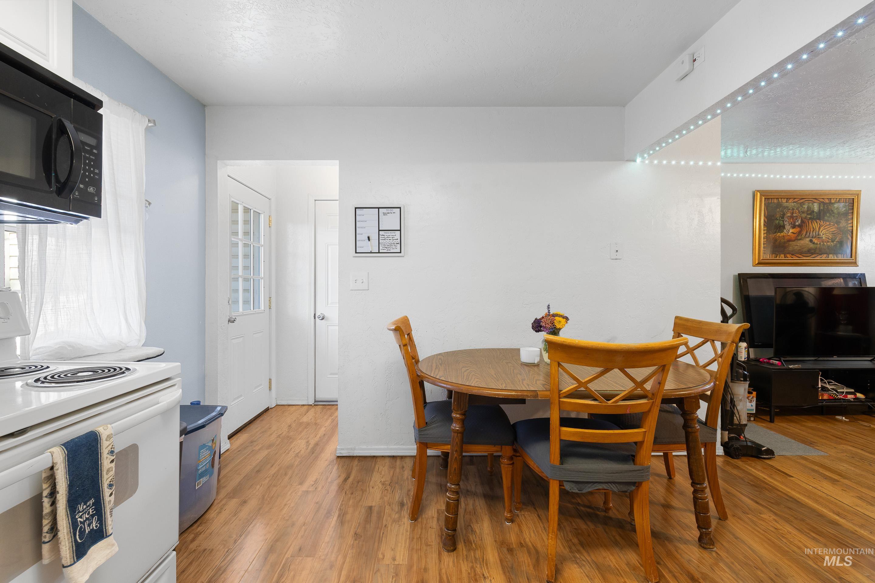 313 Baker Dr., Mountain Home, Idaho 83647, 4 Bedrooms, 1.5 Bathrooms, Residential For Sale, Price $290,000,MLS 98966141