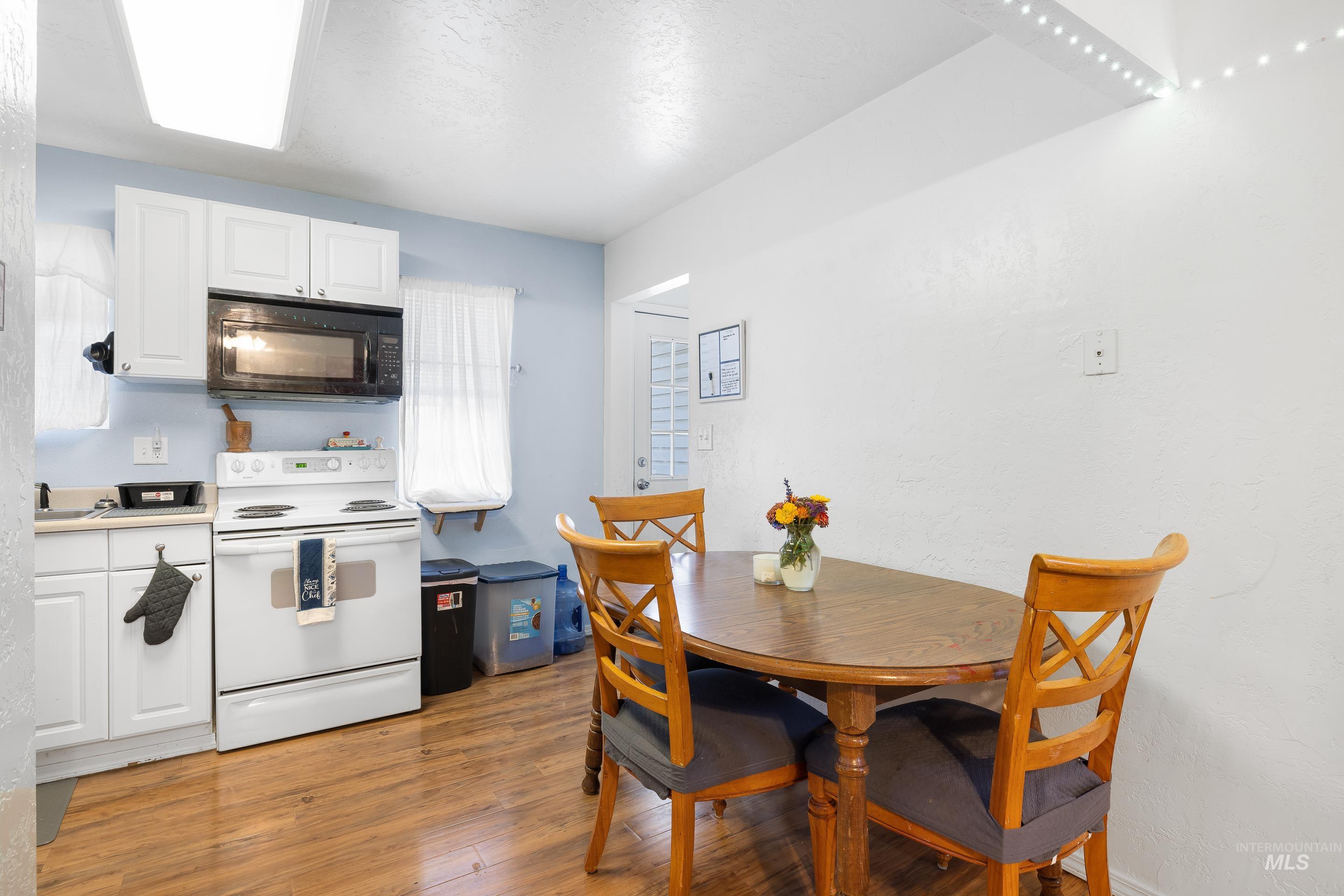 313 Baker Dr., Mountain Home, Idaho 83647, 4 Bedrooms, 1.5 Bathrooms, Residential For Sale, Price $290,000,MLS 98966141