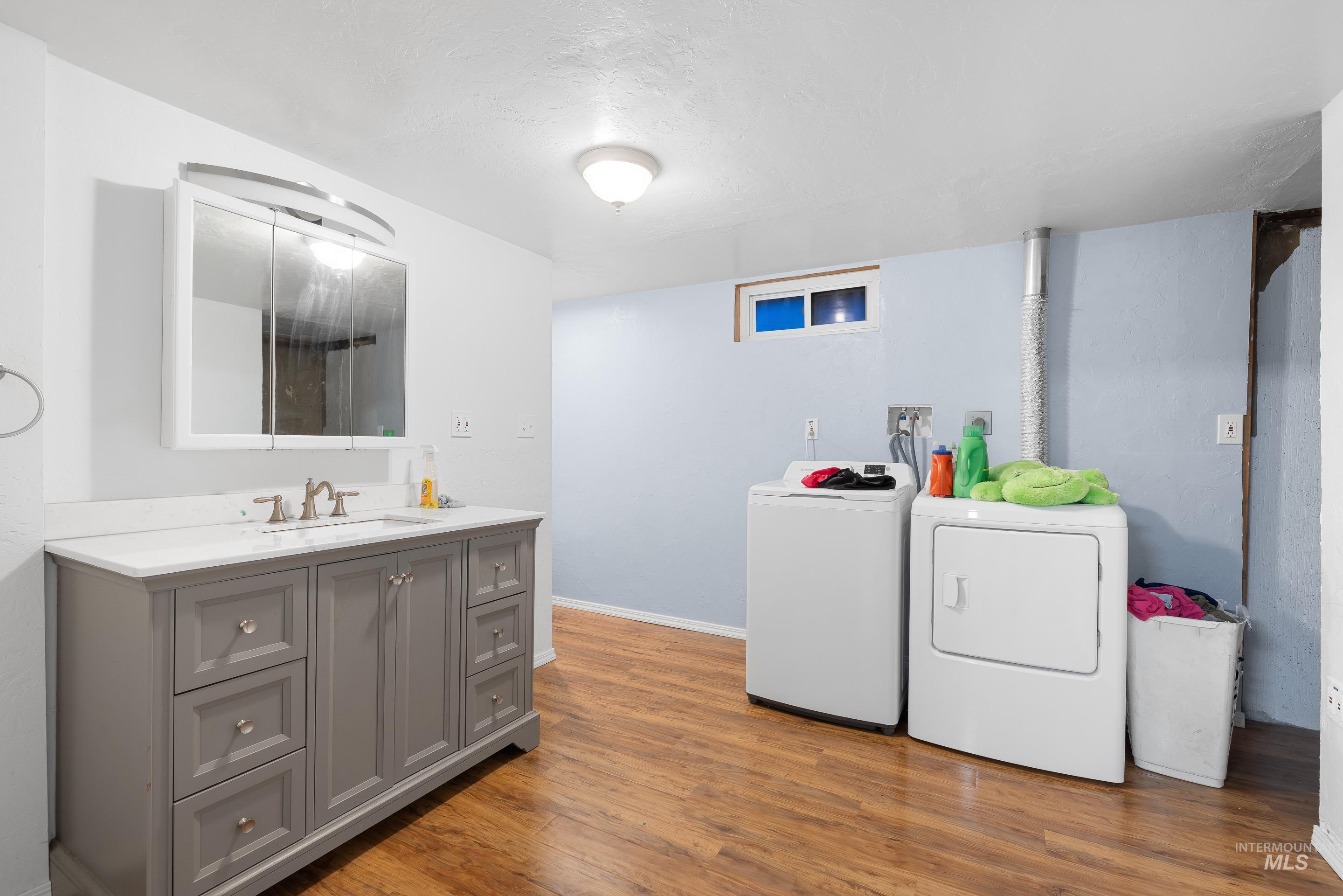 313 Baker Dr., Mountain Home, Idaho 83647, 4 Bedrooms, 1.5 Bathrooms, Residential For Sale, Price $290,000,MLS 98966141