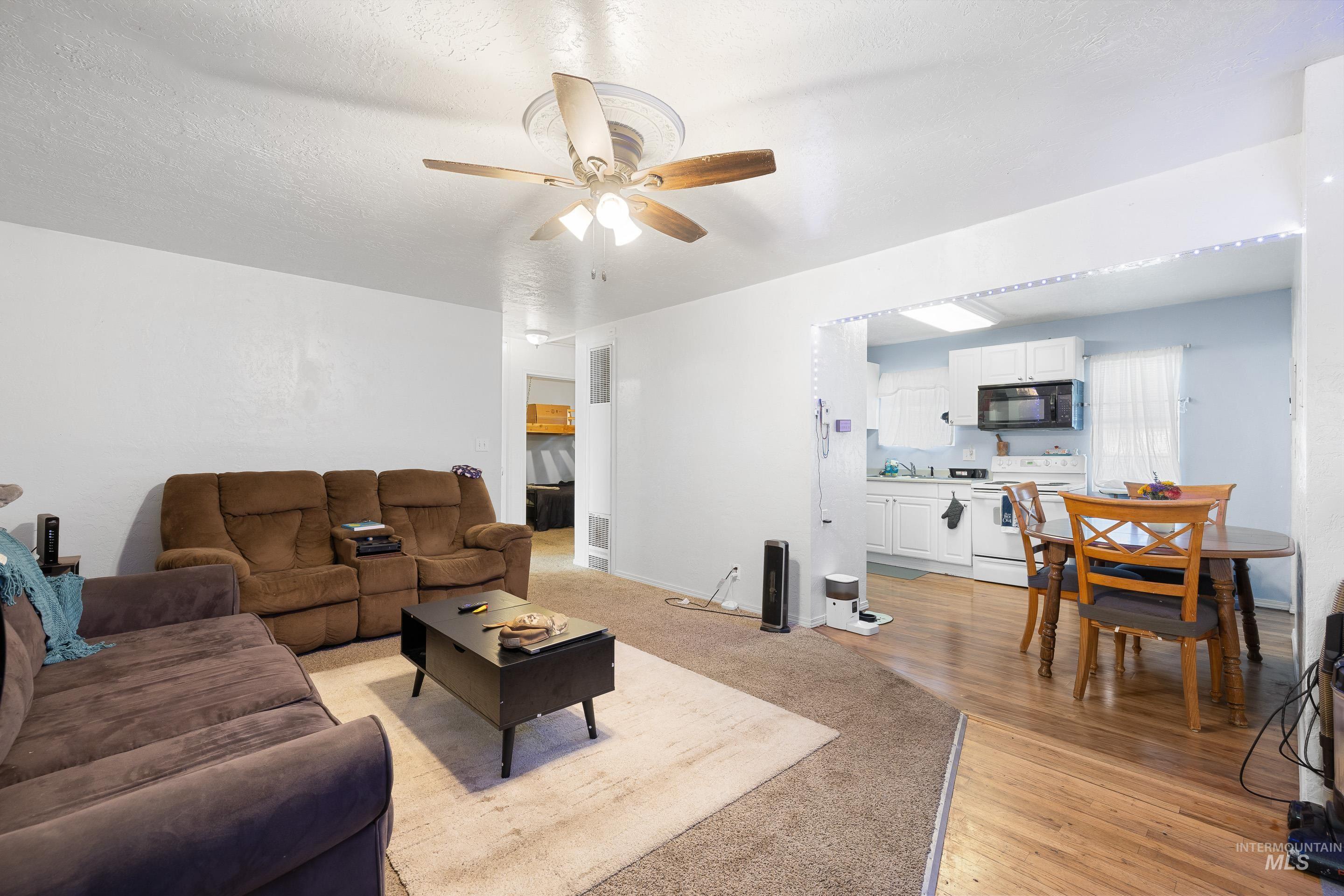 313 Baker Dr., Mountain Home, Idaho 83647, 4 Bedrooms, 1.5 Bathrooms, Residential For Sale, Price $290,000,MLS 98966141