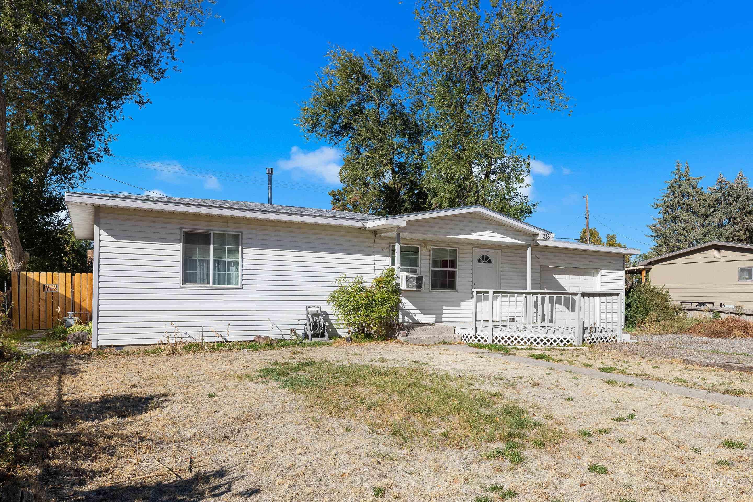 313 Baker Dr., Mountain Home, Idaho 83647, 4 Bedrooms, 1.5 Bathrooms, Residential For Sale, Price $290,000,MLS 98966141