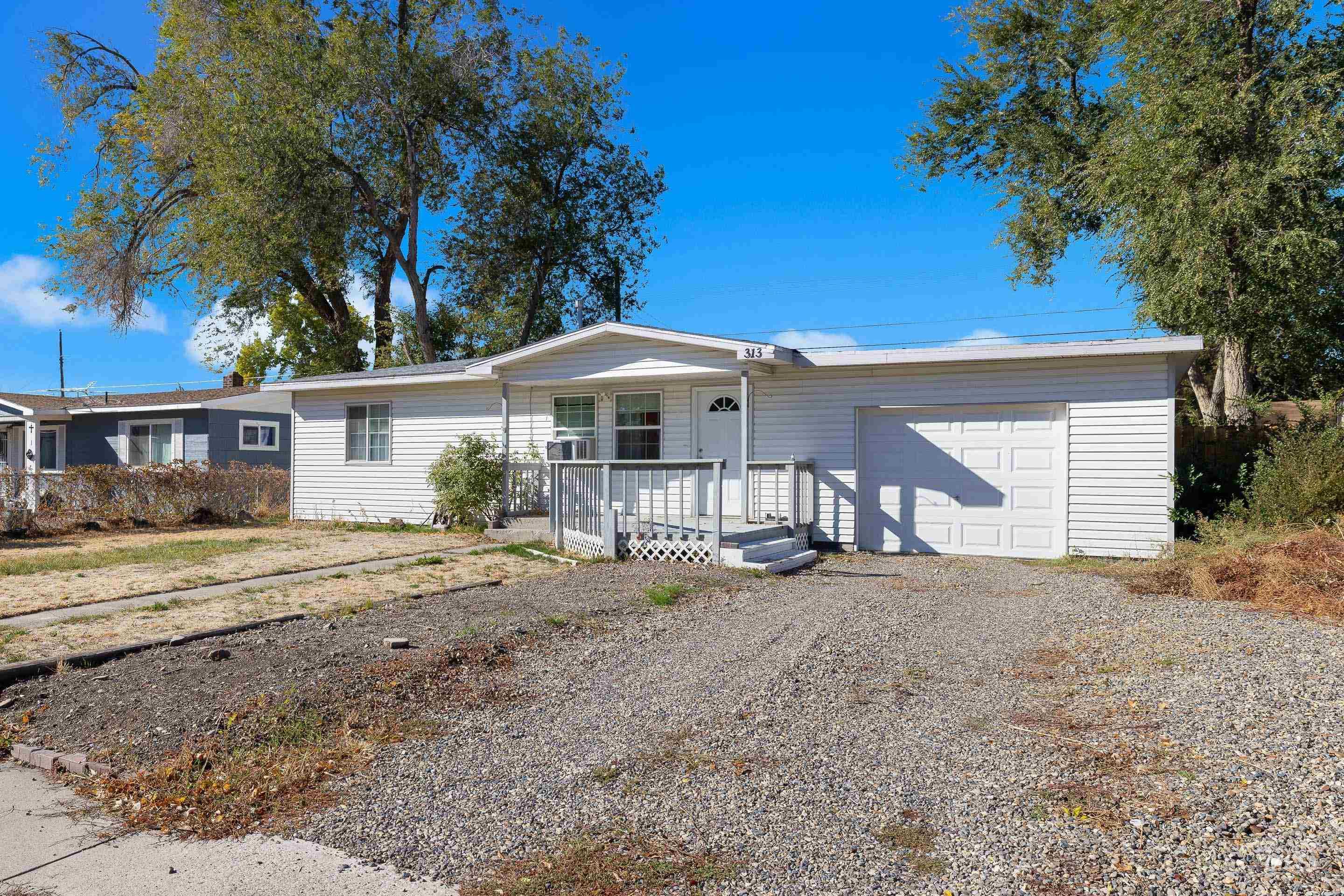 313 Baker Dr., Mountain Home, Idaho 83647, 4 Bedrooms, 1.5 Bathrooms, Residential For Sale, Price $290,000,MLS 98966141