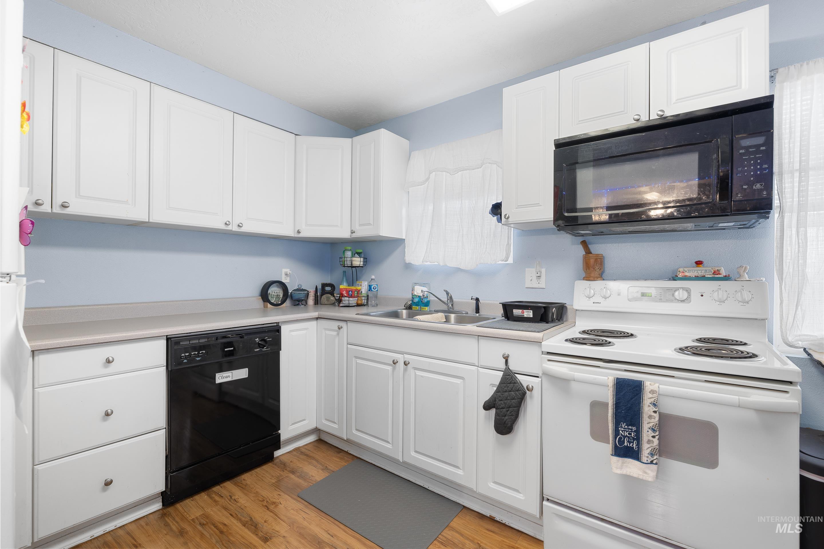 313 Baker Dr., Mountain Home, Idaho 83647, 4 Bedrooms, 1.5 Bathrooms, Residential For Sale, Price $290,000,MLS 98966141