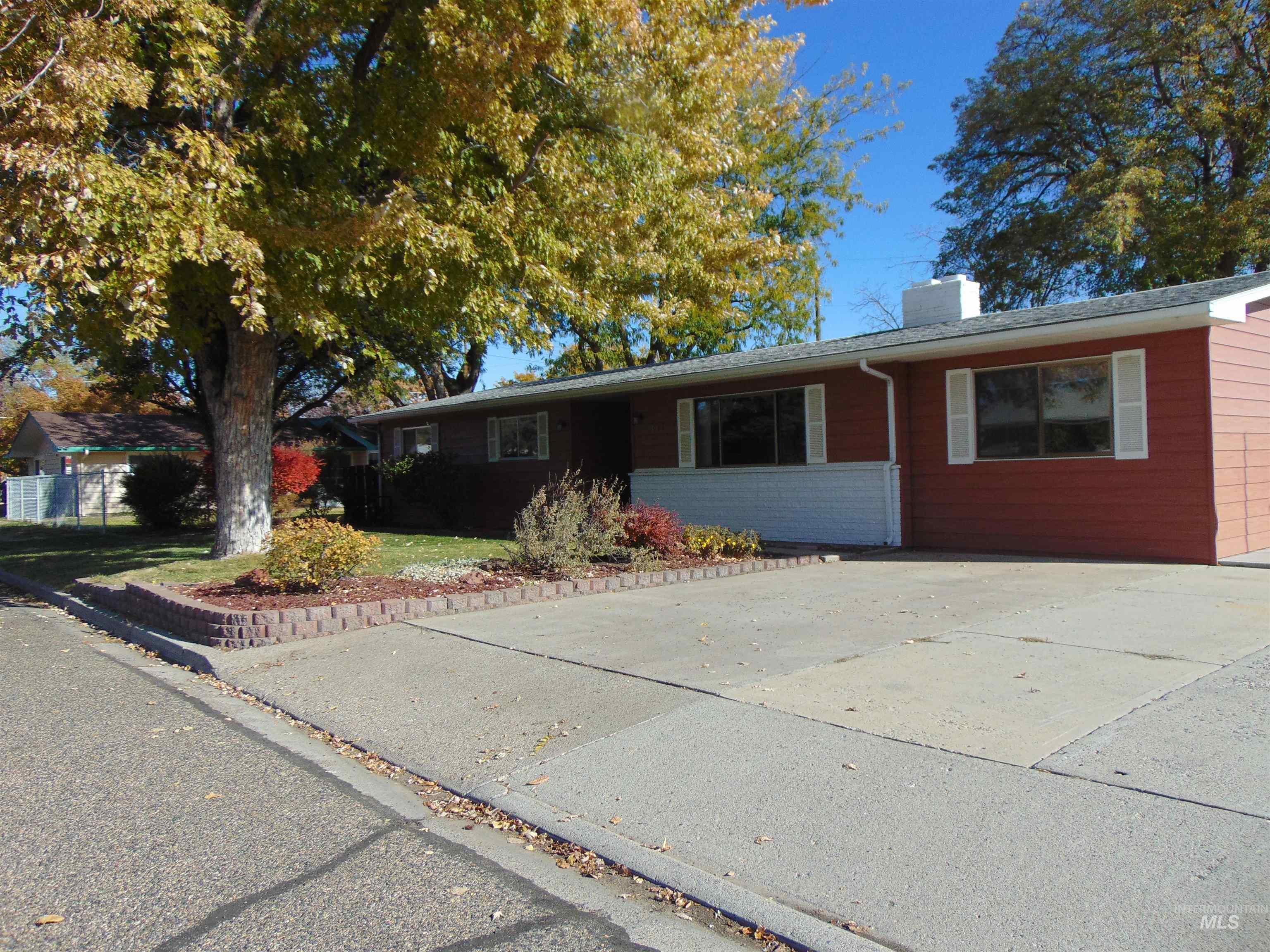 332 Sears Drive, Ontario, Oregon 97914, 3 Bedrooms, 2 Bathrooms, Residential For Sale, Price $319,000, 98966163