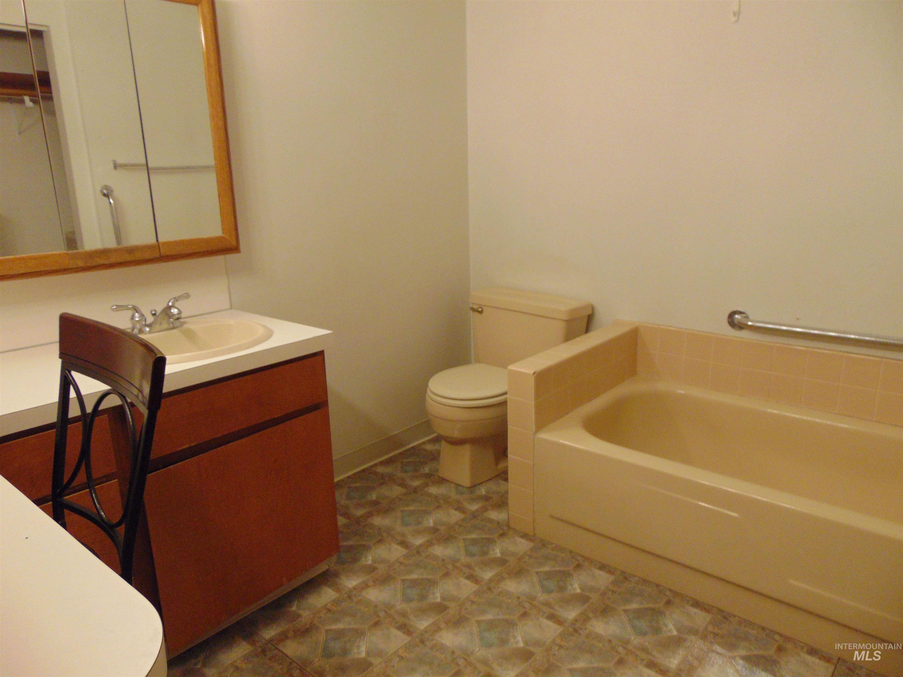 332 Sears Drive, Ontario, Oregon 97914, 3 Bedrooms, 2 Bathrooms, Residential For Sale, Price $319,000, 98966163